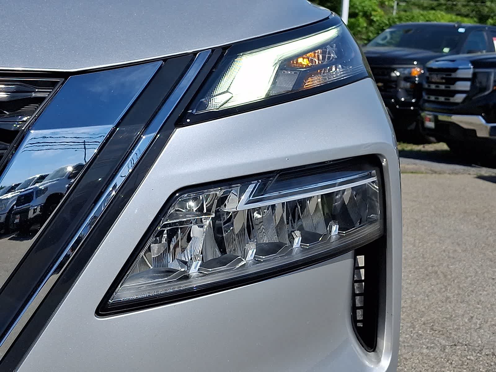 Thumbnail: 2022 Nissan Rogue - 10