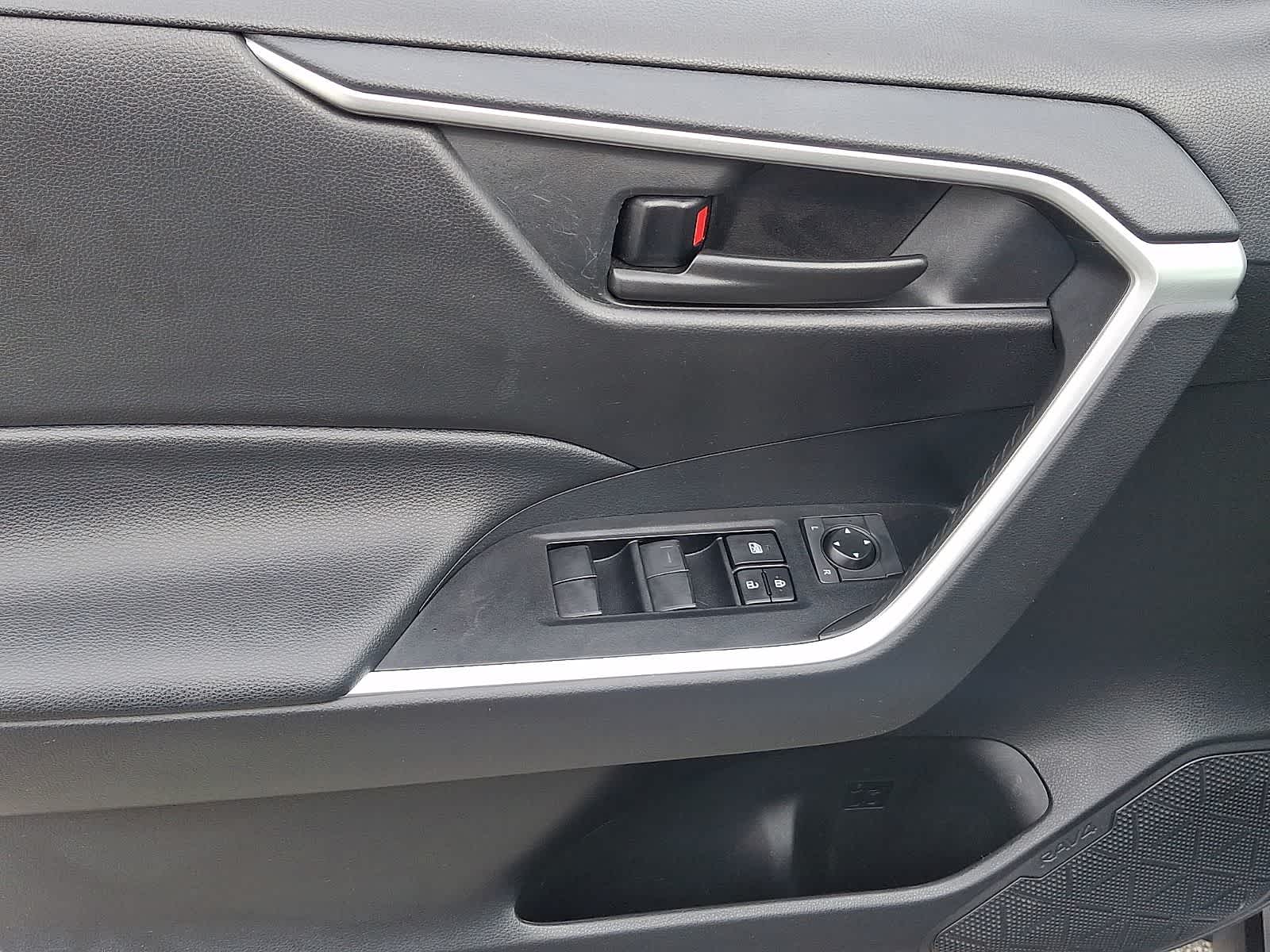 Thumbnail: 2021 Toyota RAV4 - 15