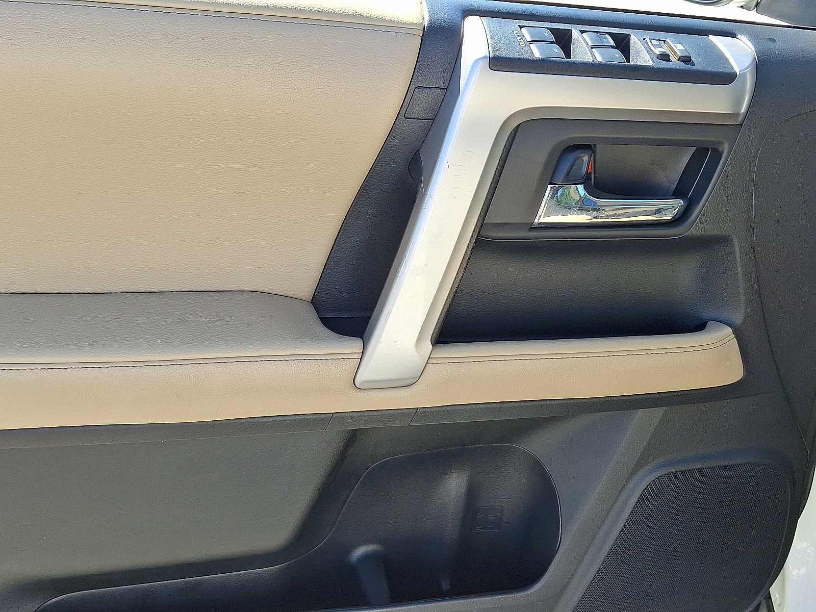 Thumbnail: 2016 Toyota 4Runner - 15