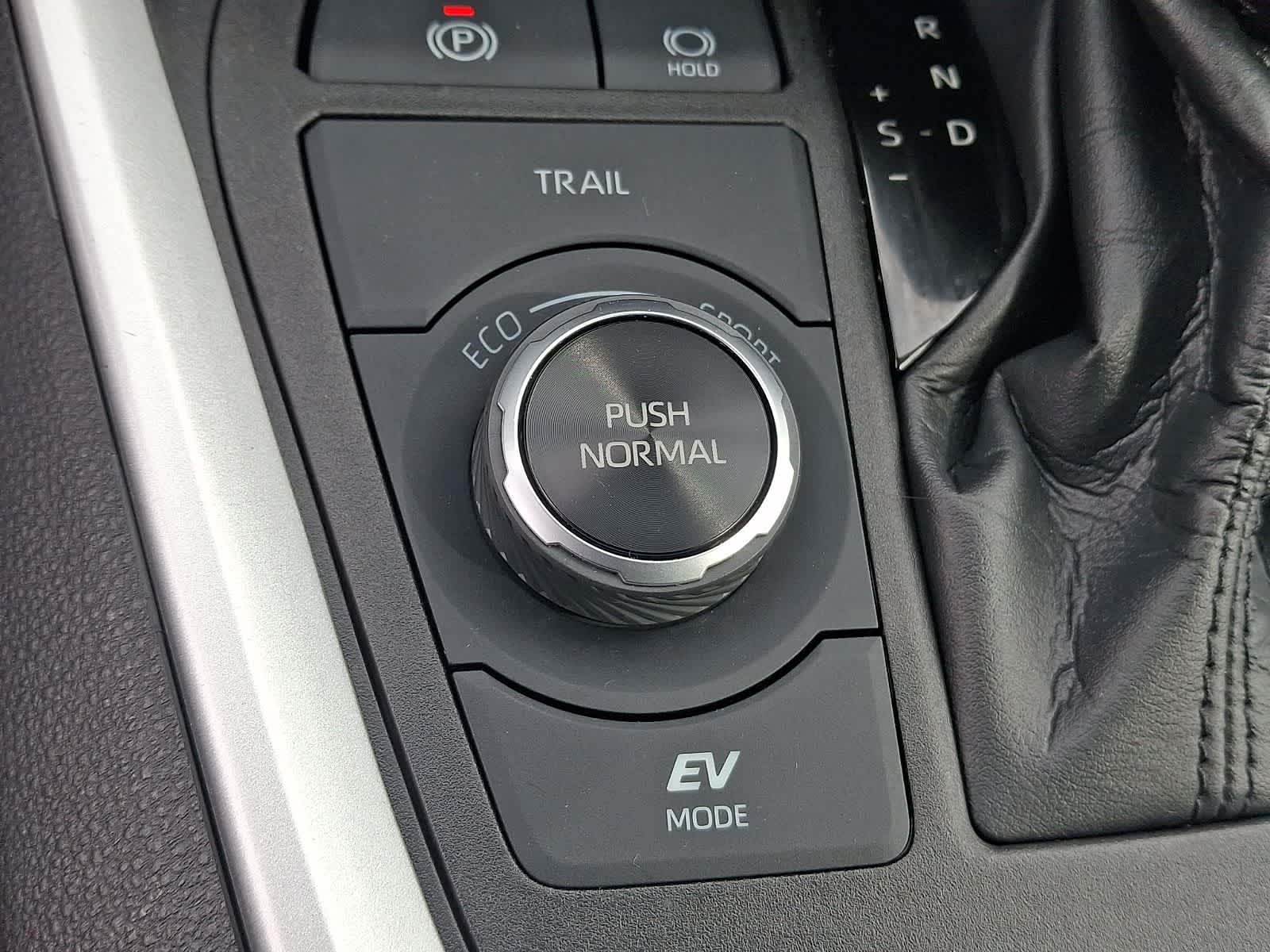 Thumbnail: 2021 Toyota RAV4 - 25