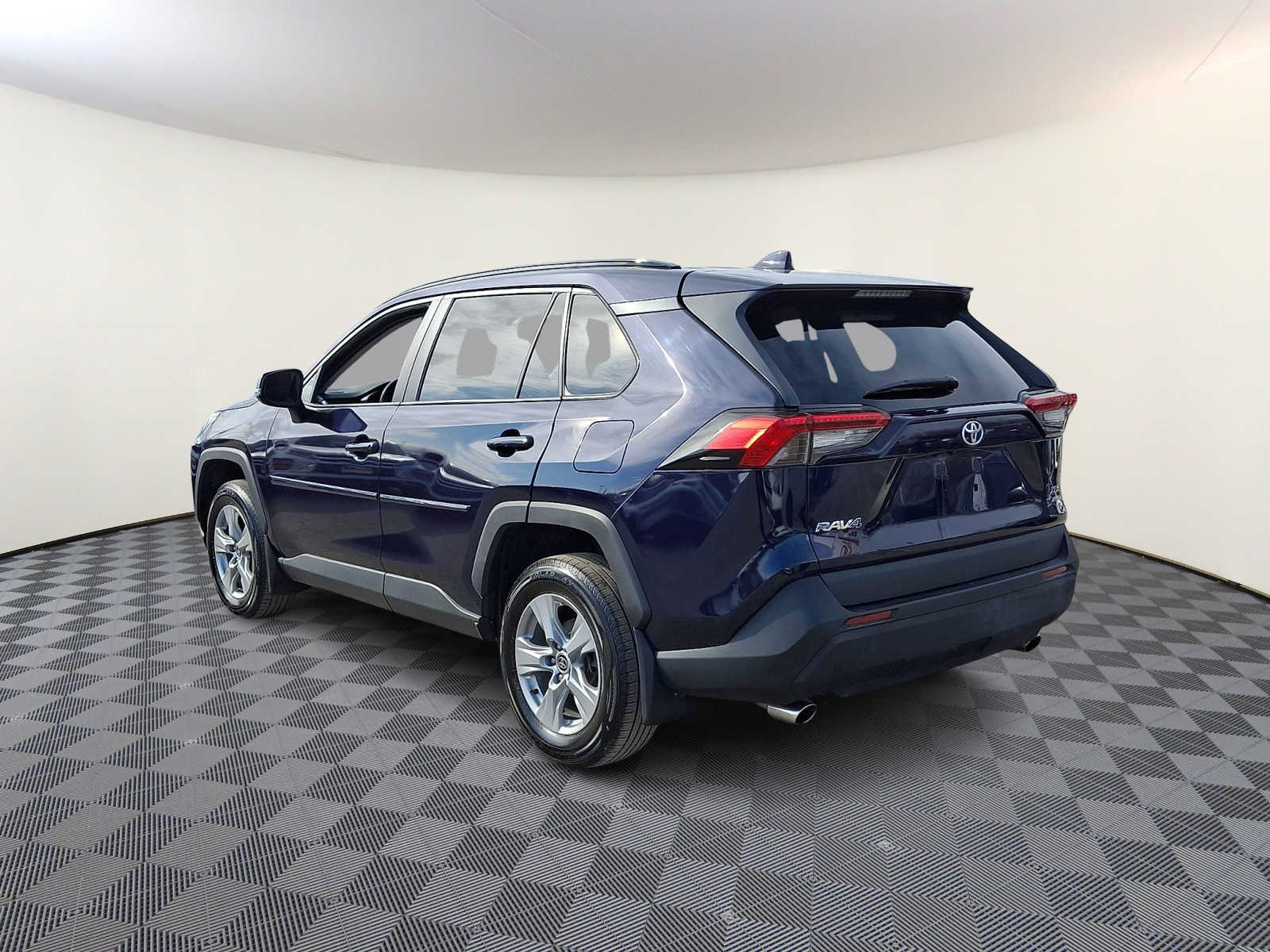 Thumbnail: 2021 Toyota RAV4 - 9
