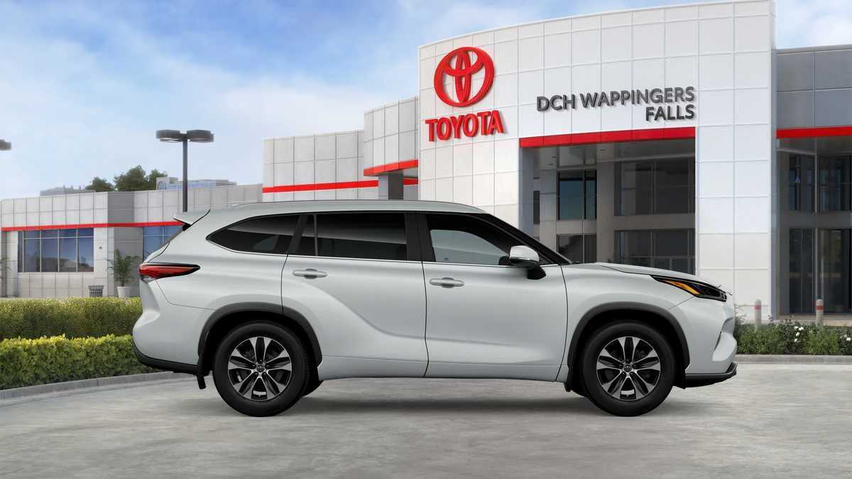 Thumbnail: 2026 Toyota Highlander - 14