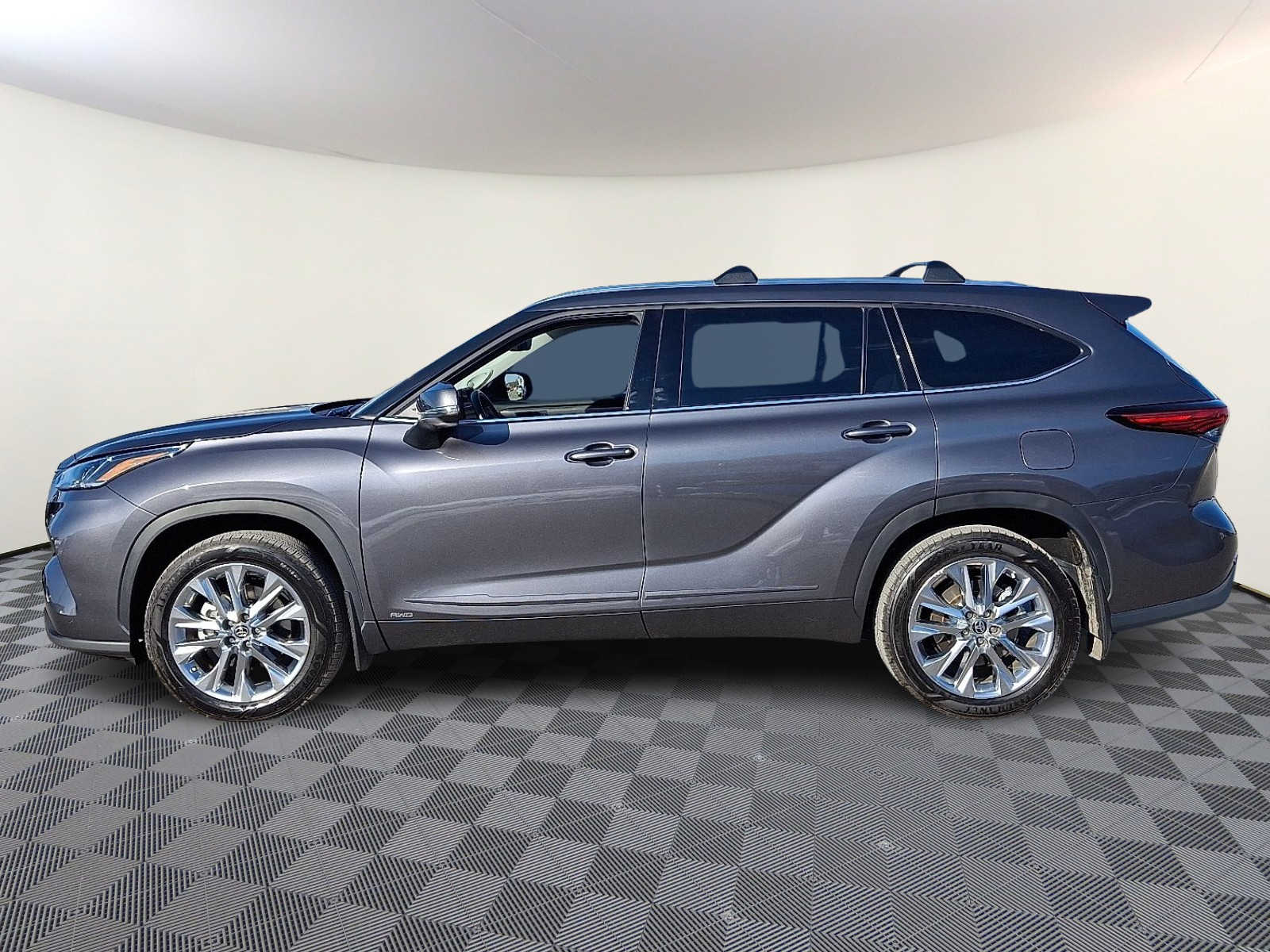 Thumbnail: 2023 Toyota Highlander - 9