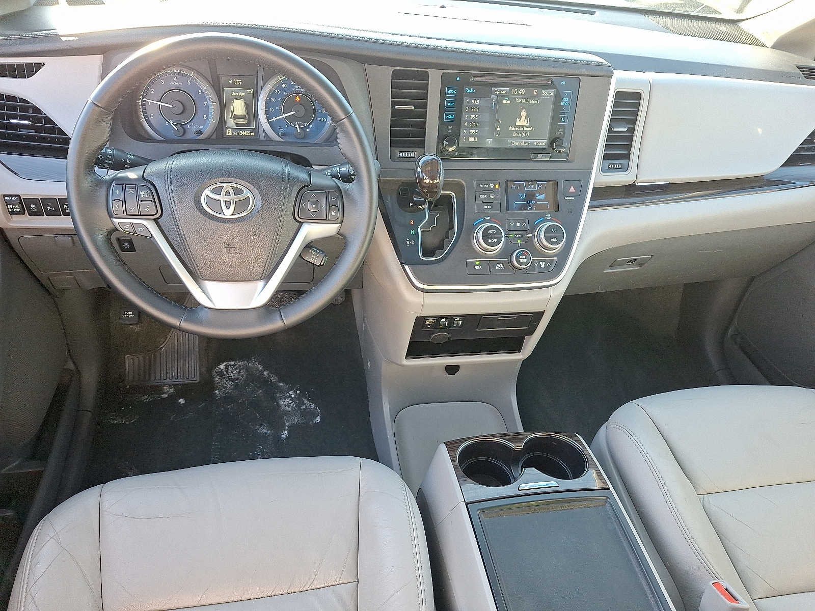 Thumbnail: 2015 Toyota Sienna - 15