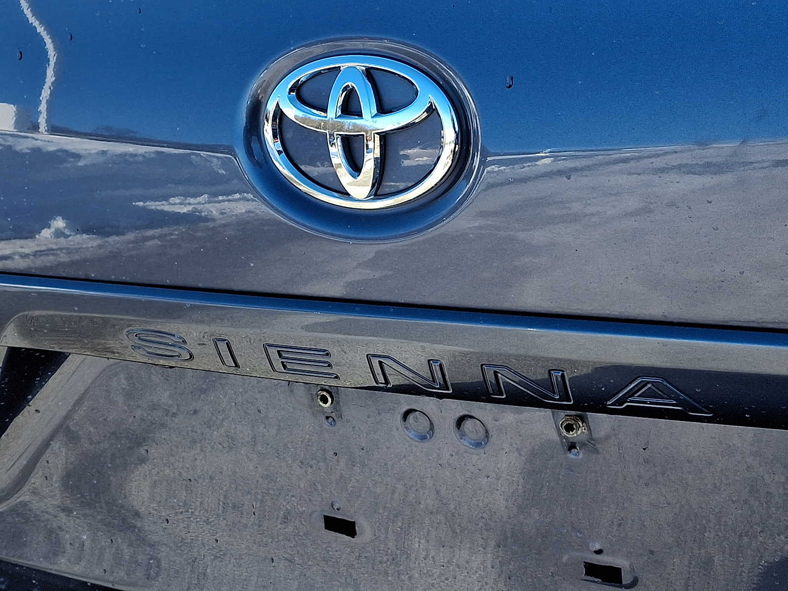 Thumbnail: 2015 Toyota Sienna - 32