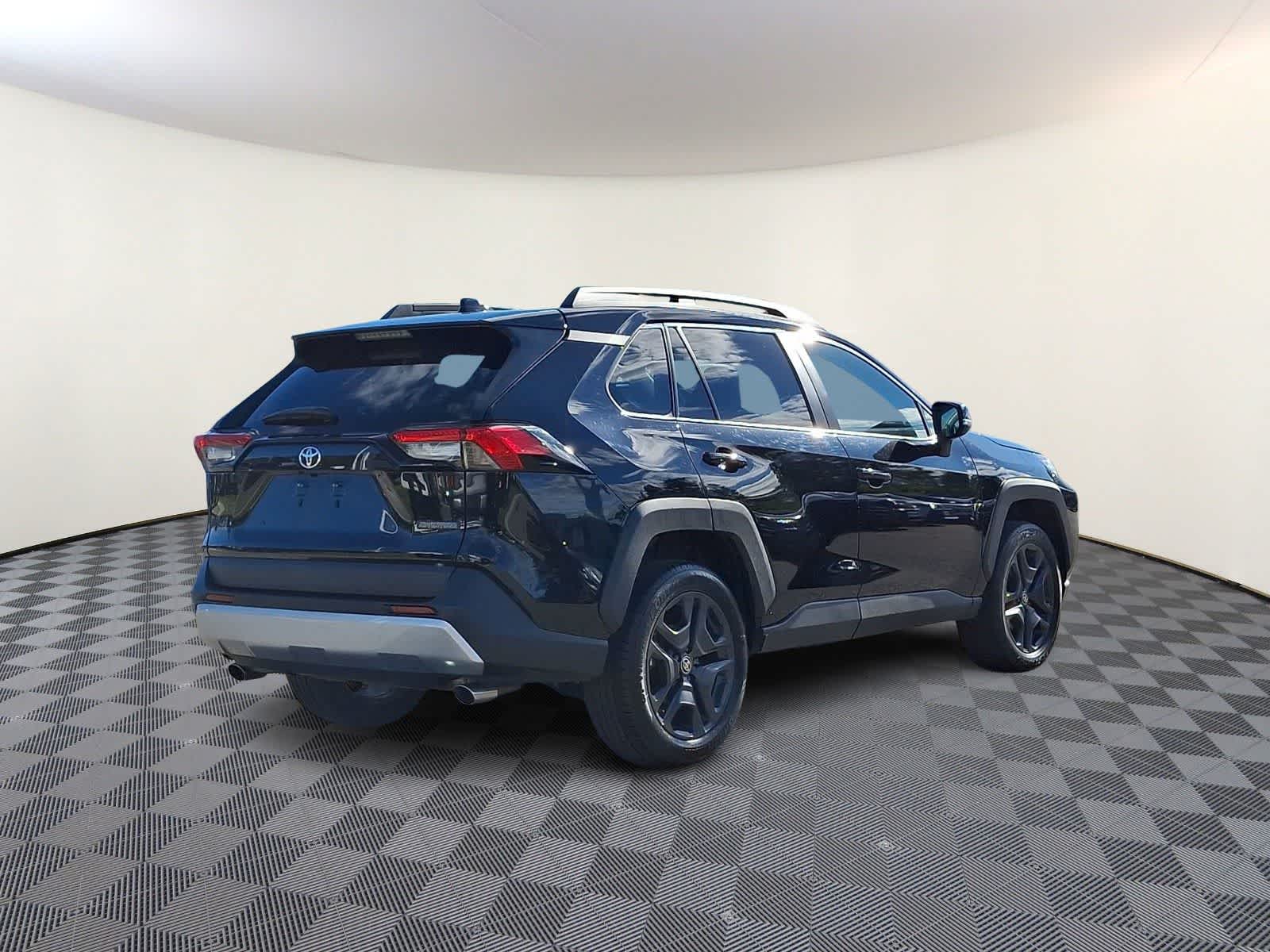 Thumbnail: 2024 Toyota RAV4 - 6