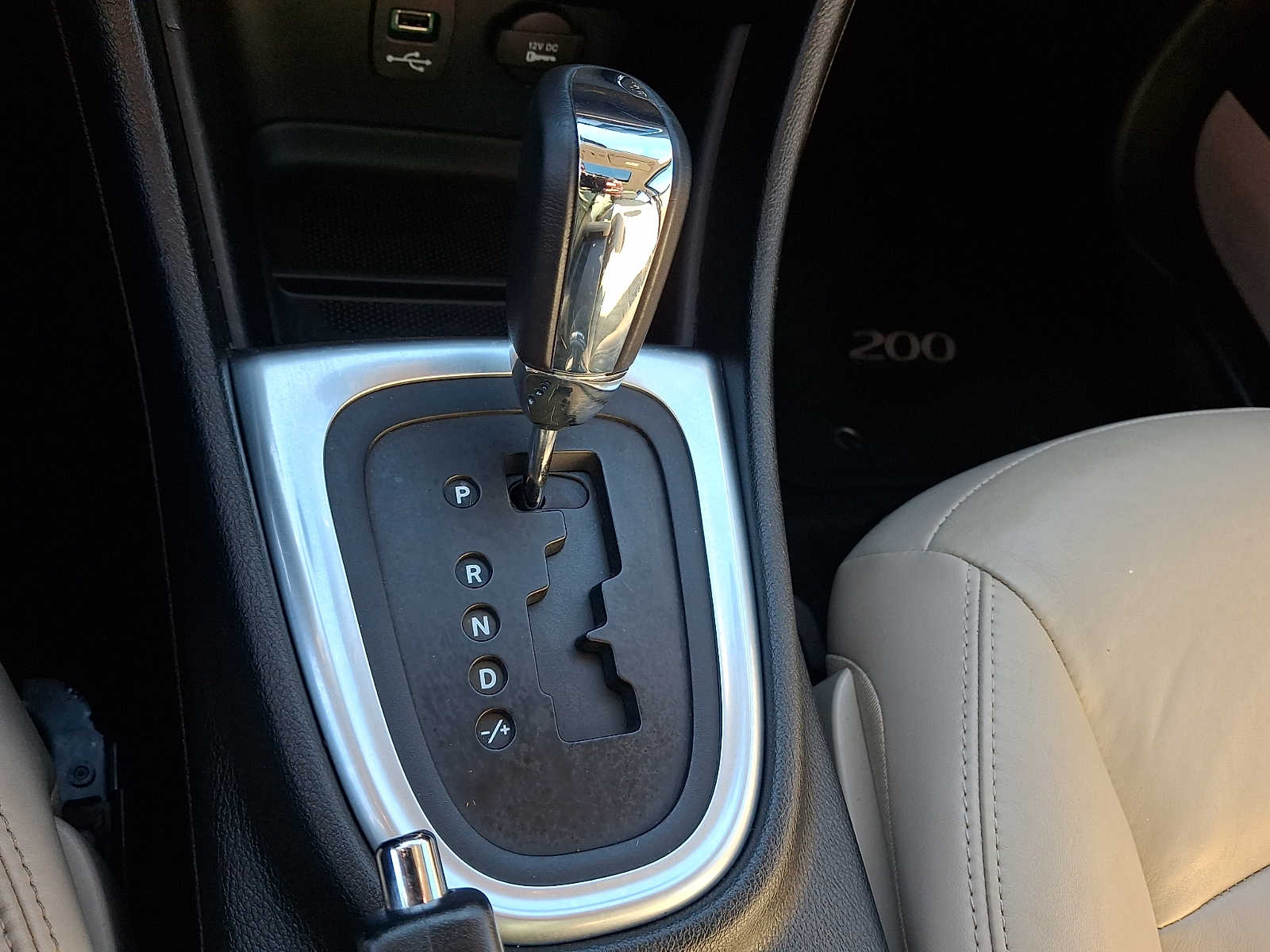 Thumbnail: 2012 Chrysler 200 - 16