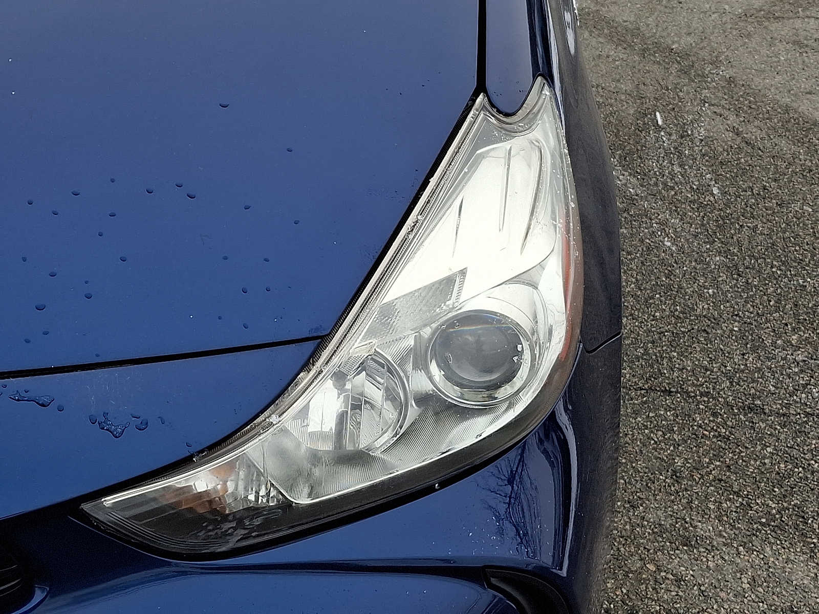 Thumbnail: 2015 Toyota Prius v - 11