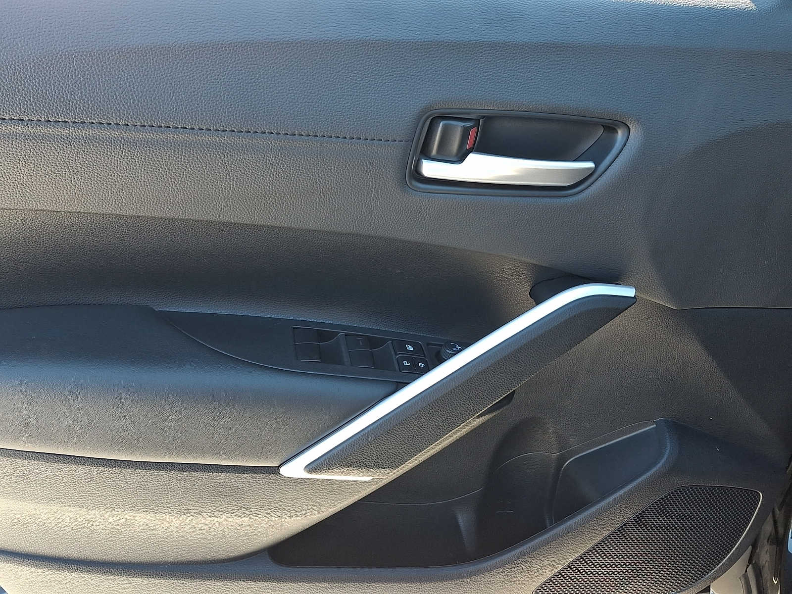 Thumbnail: 2025 Toyota Corolla Cross - 15