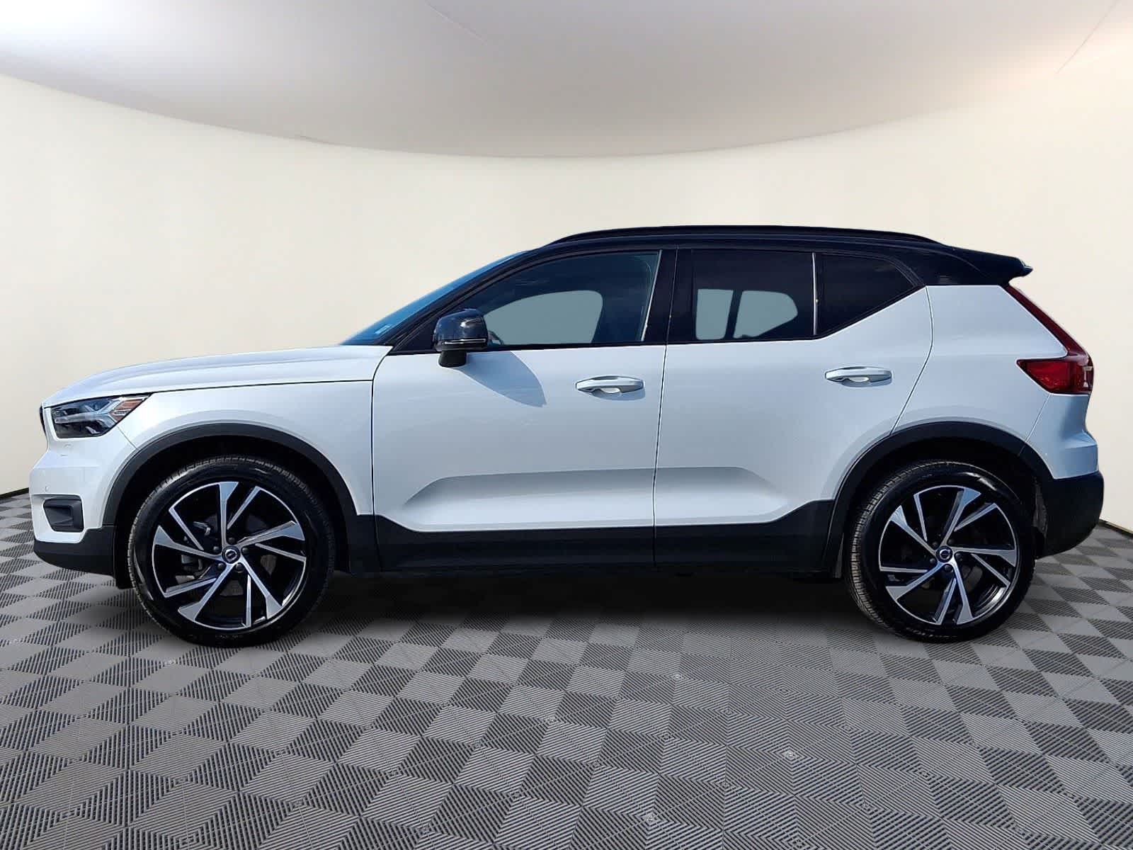 Thumbnail: 2022 Volvo XC40 - 8