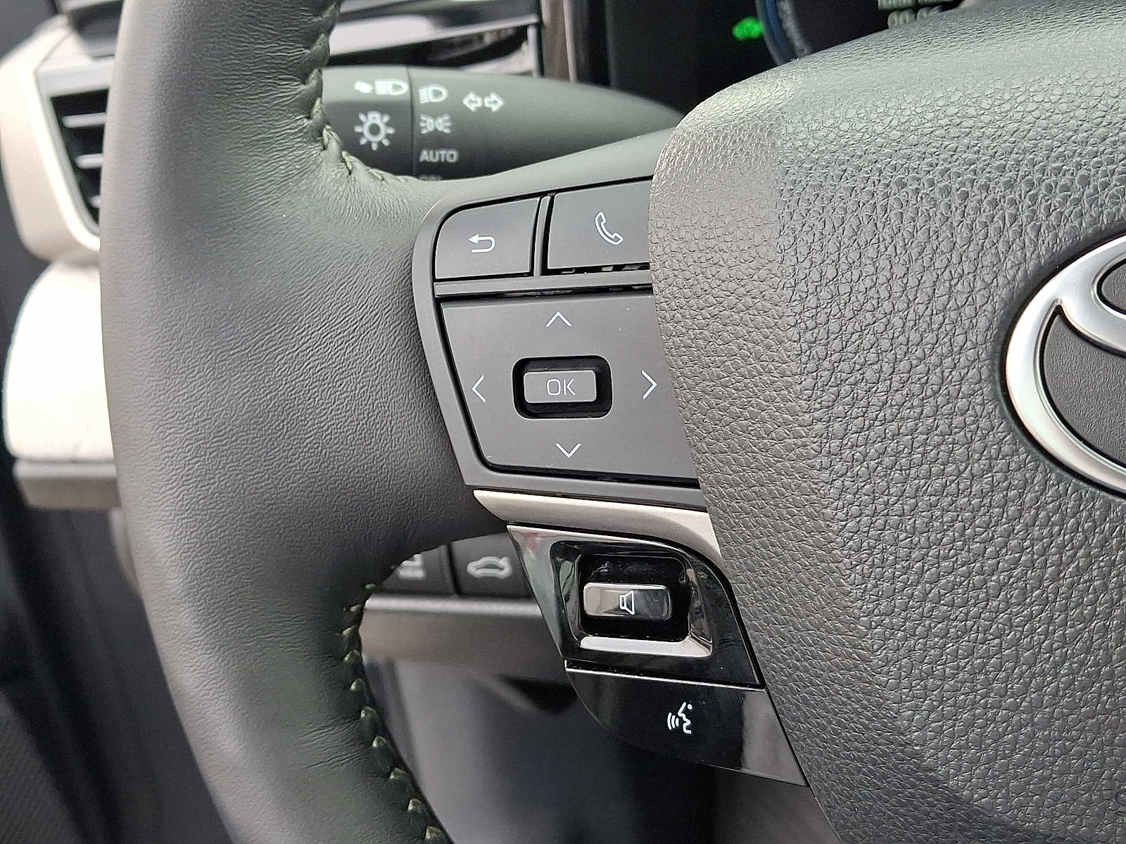 Thumbnail: 2025 Toyota Camry - 25