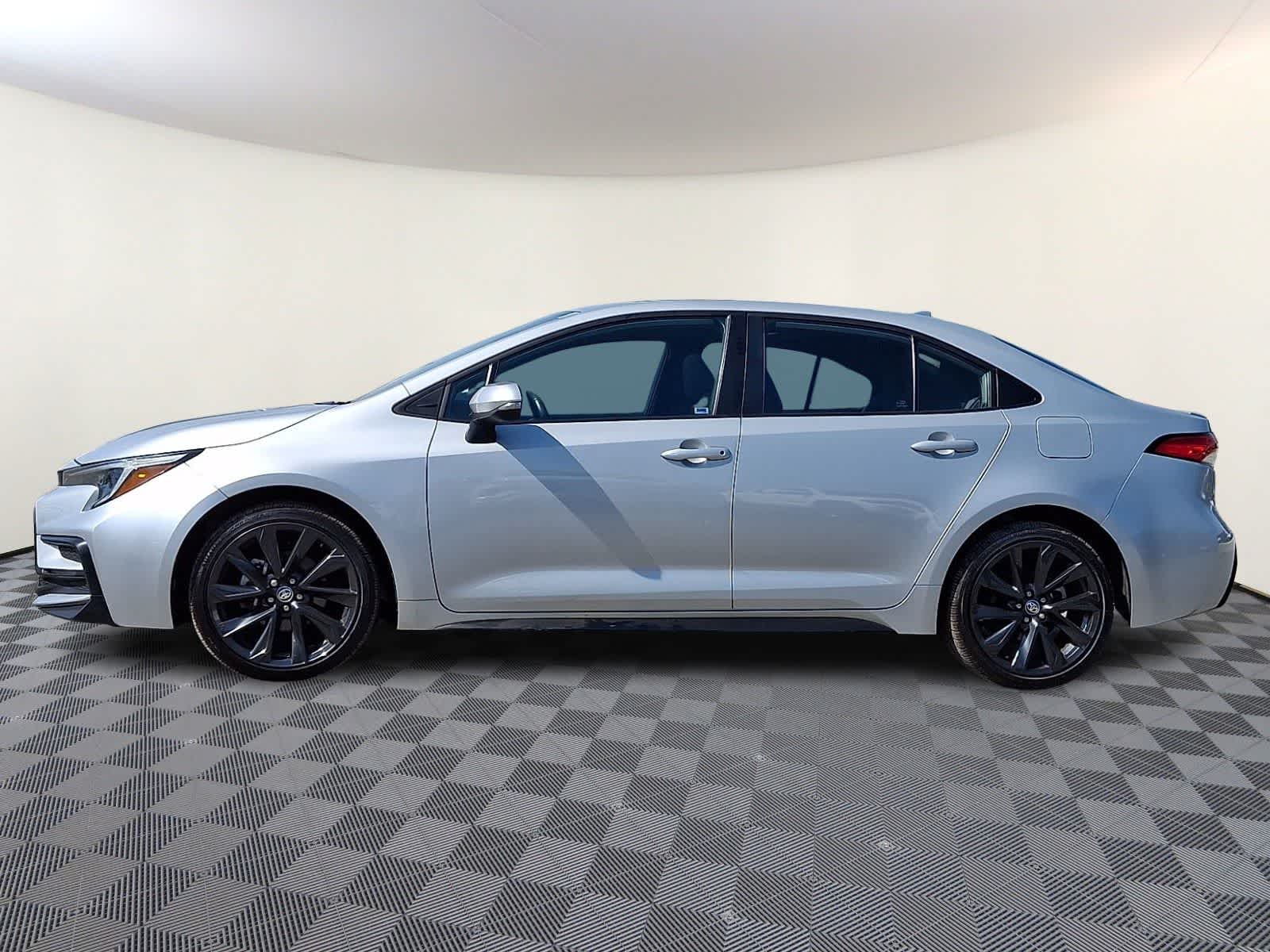 Thumbnail: 2024 Toyota Corolla - 10