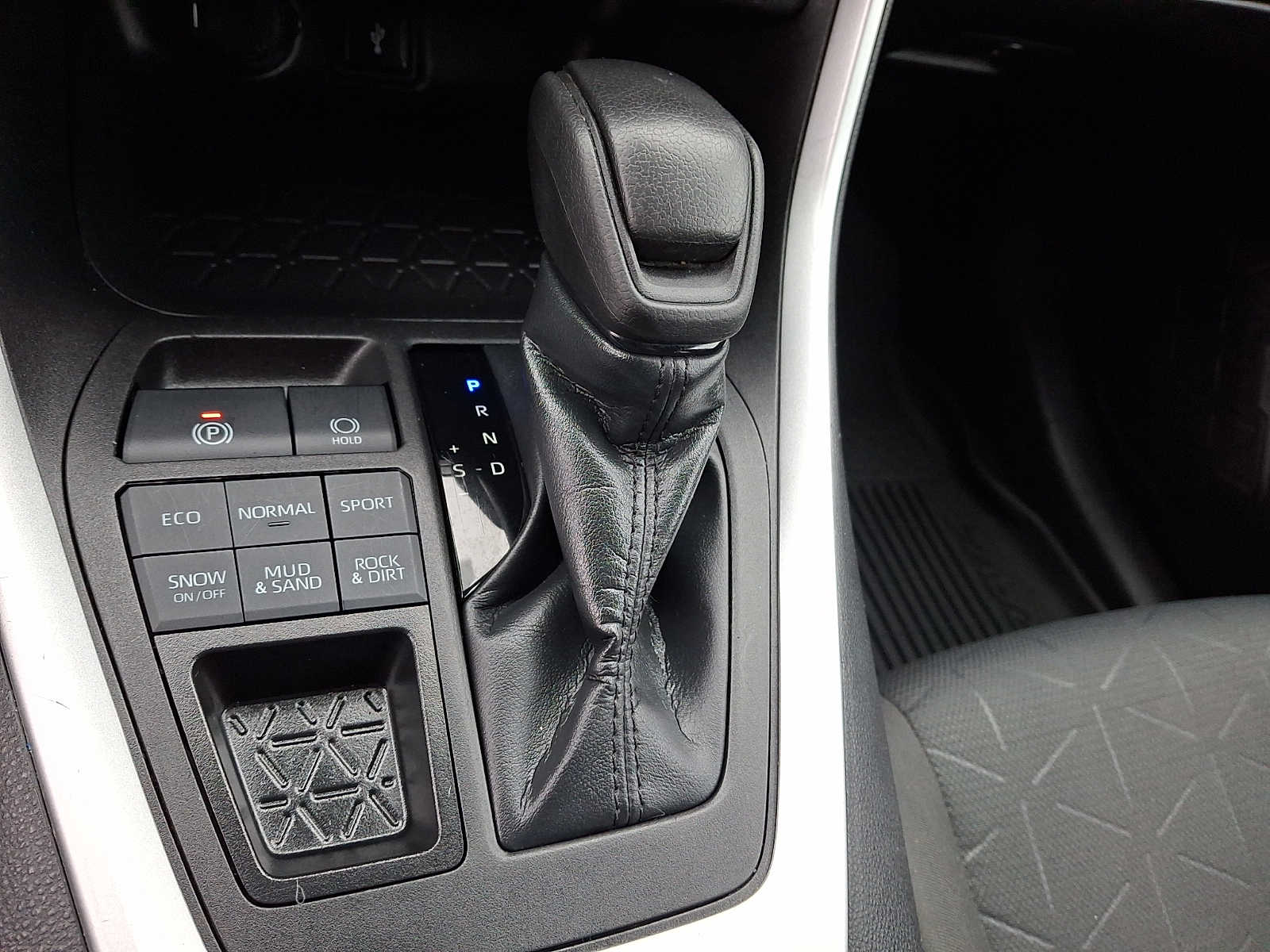 Thumbnail: 2022 Toyota RAV4 - 17