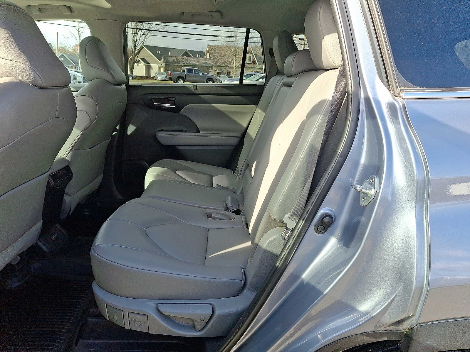 Thumbnail: 2022 Toyota Highlander - 13