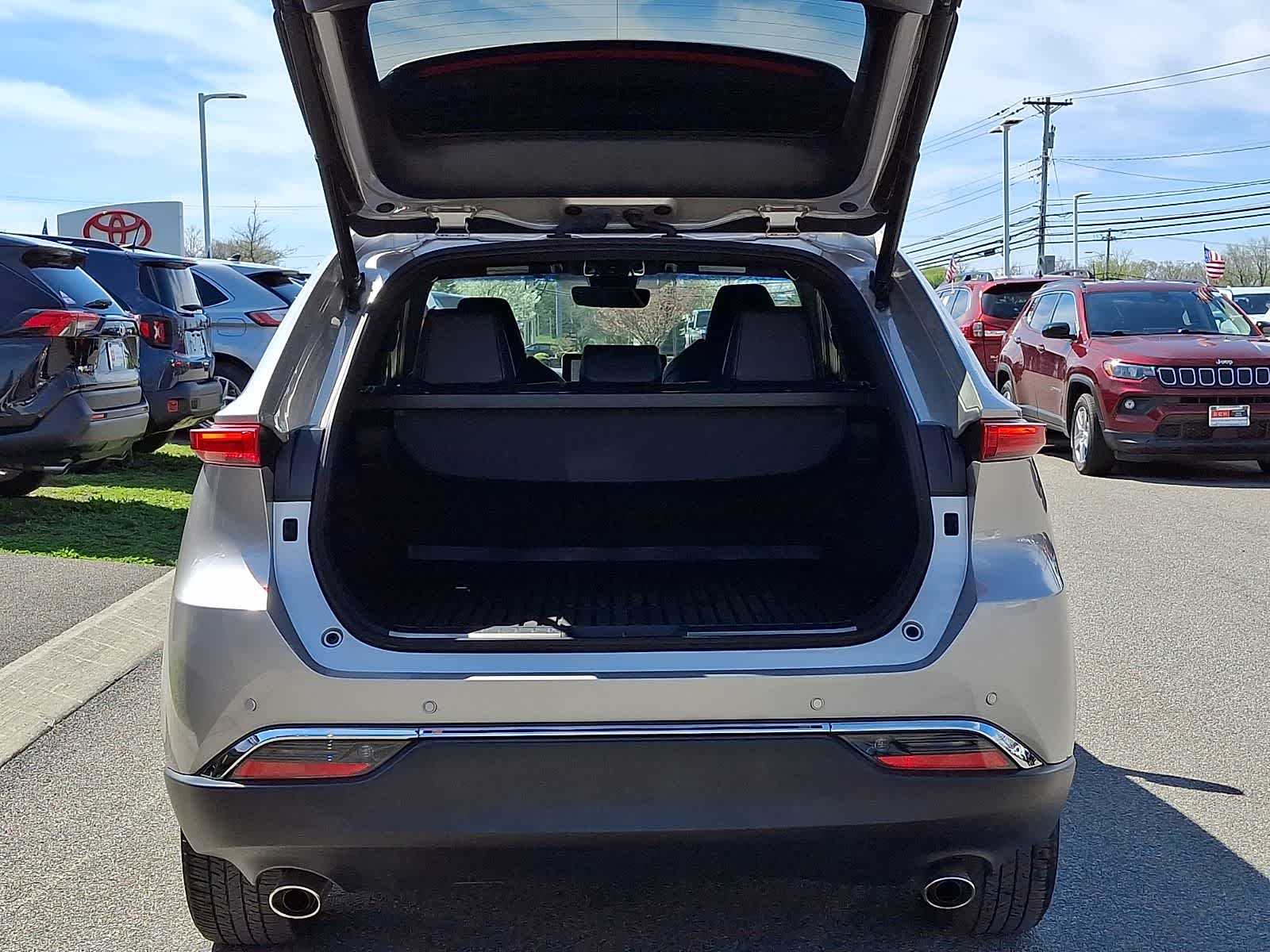 Thumbnail: 2023 Toyota Venza - 30