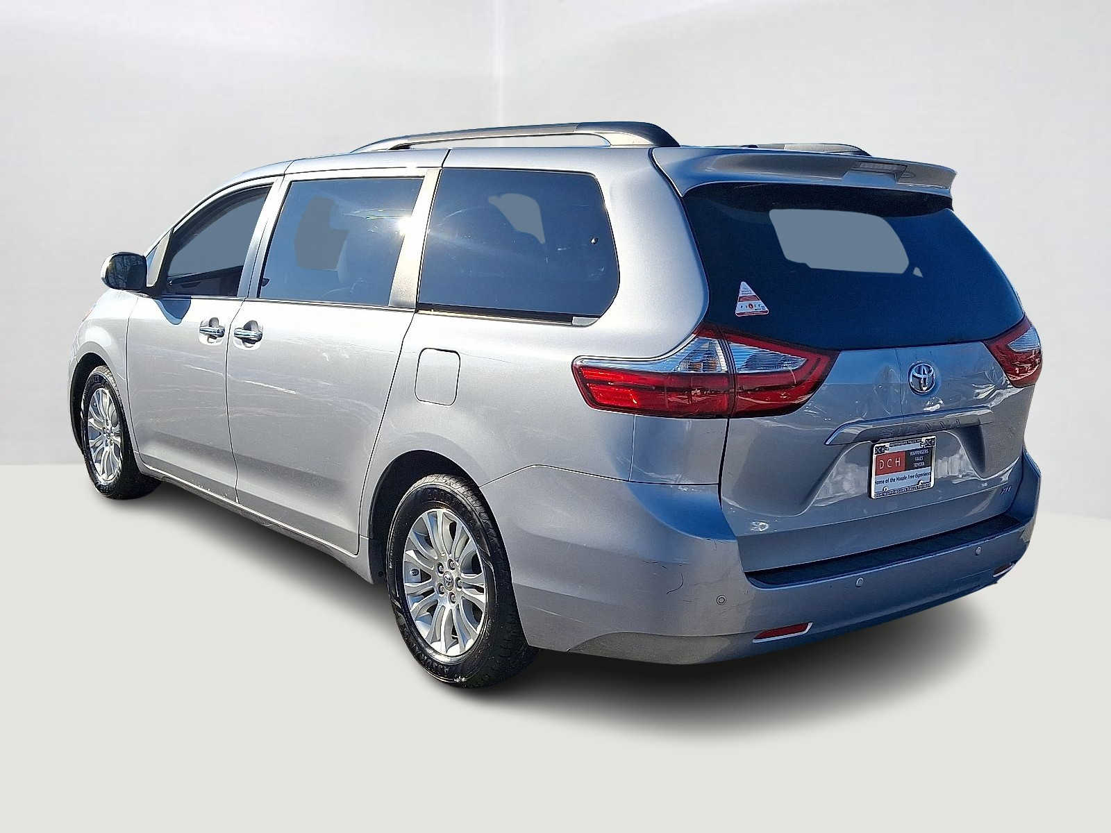 Thumbnail: 2015 Toyota Sienna - 8