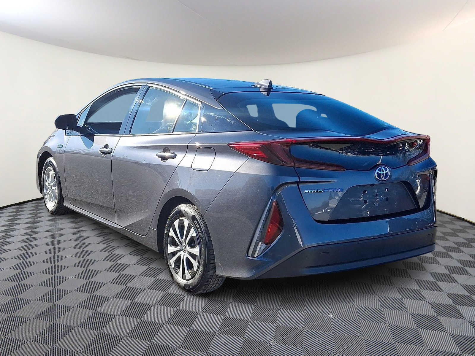 Thumbnail: 2020 Toyota Prius Prime - 8