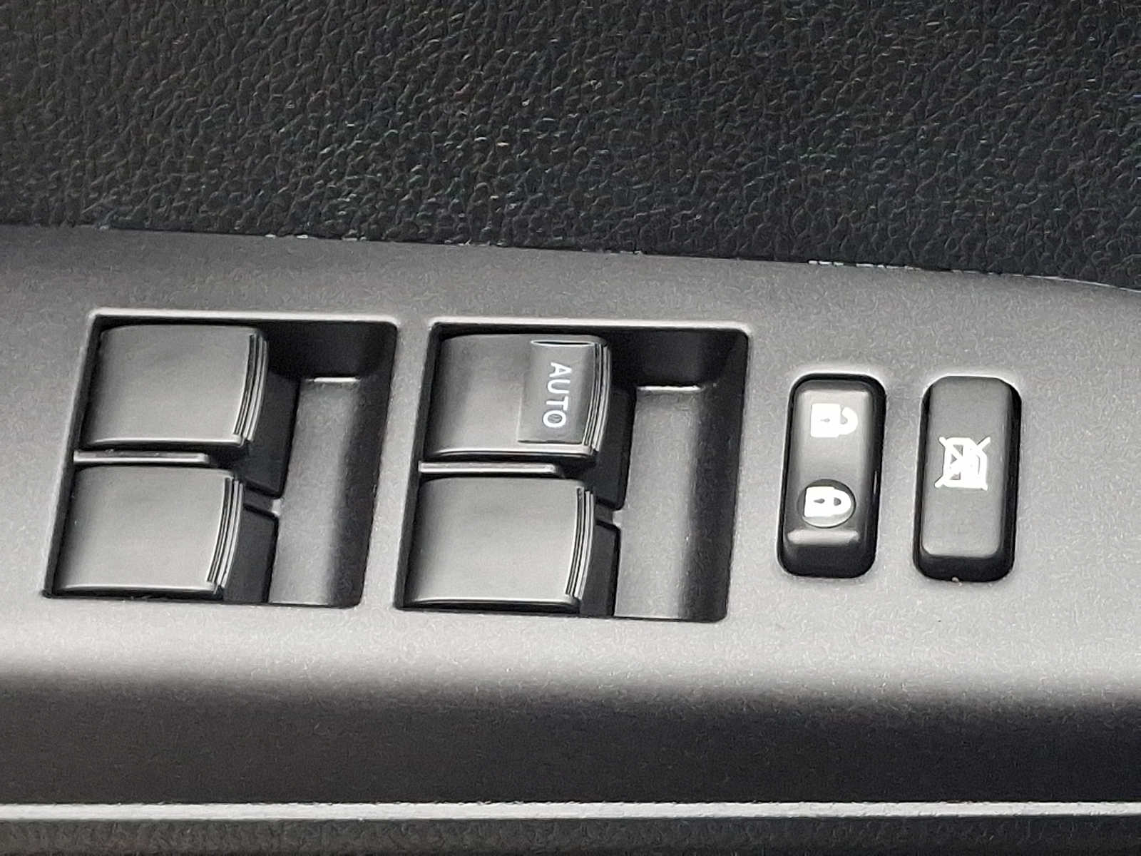 Thumbnail: 2017 Toyota RAV4 - 27