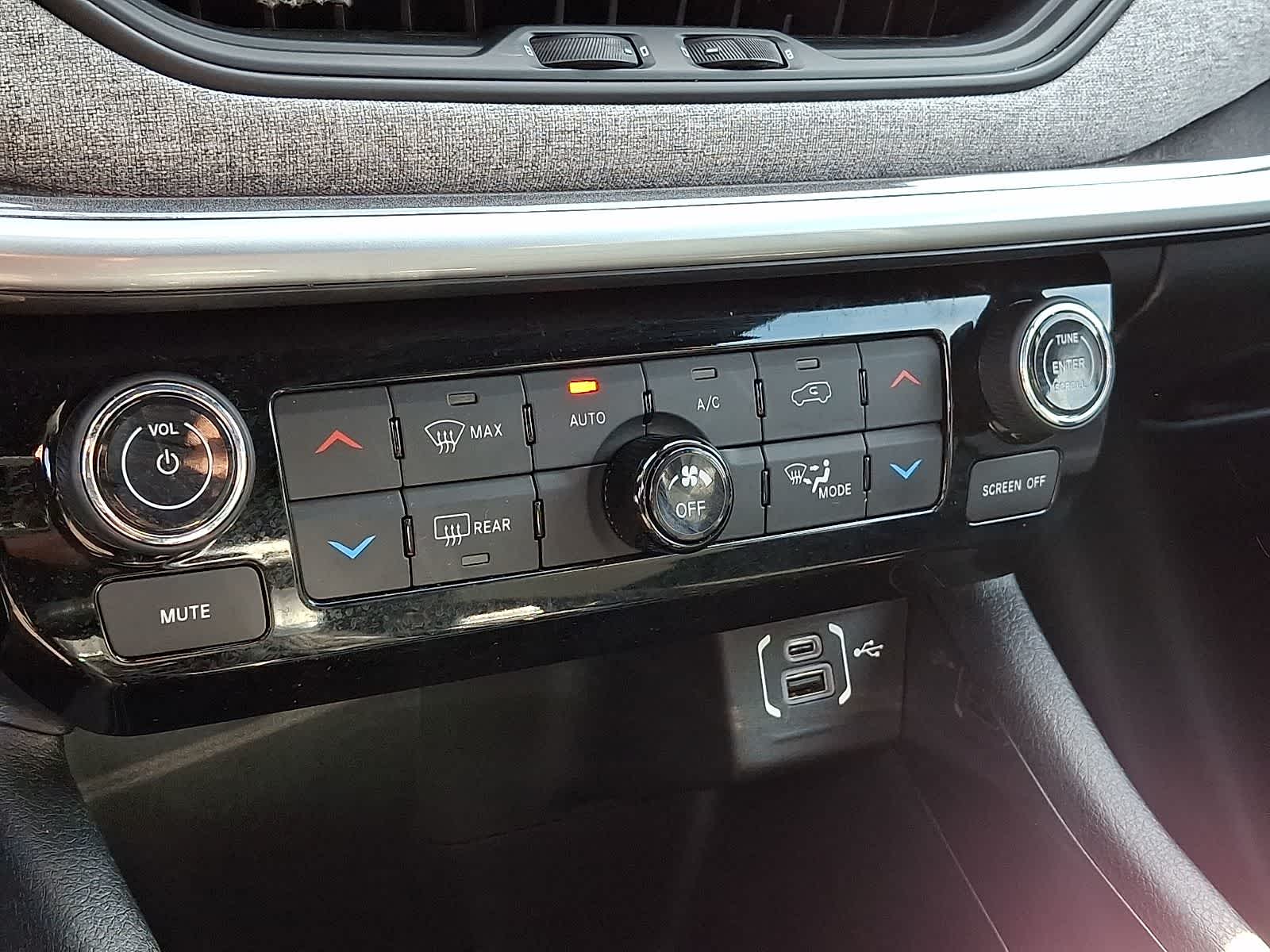 Thumbnail: 2023 Jeep Compass - 15