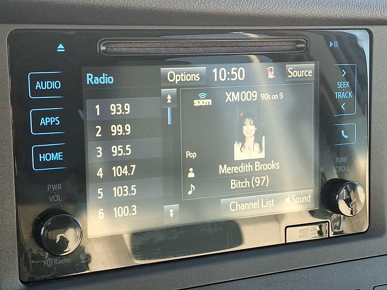 Thumbnail: 2015 Toyota Sienna - 22