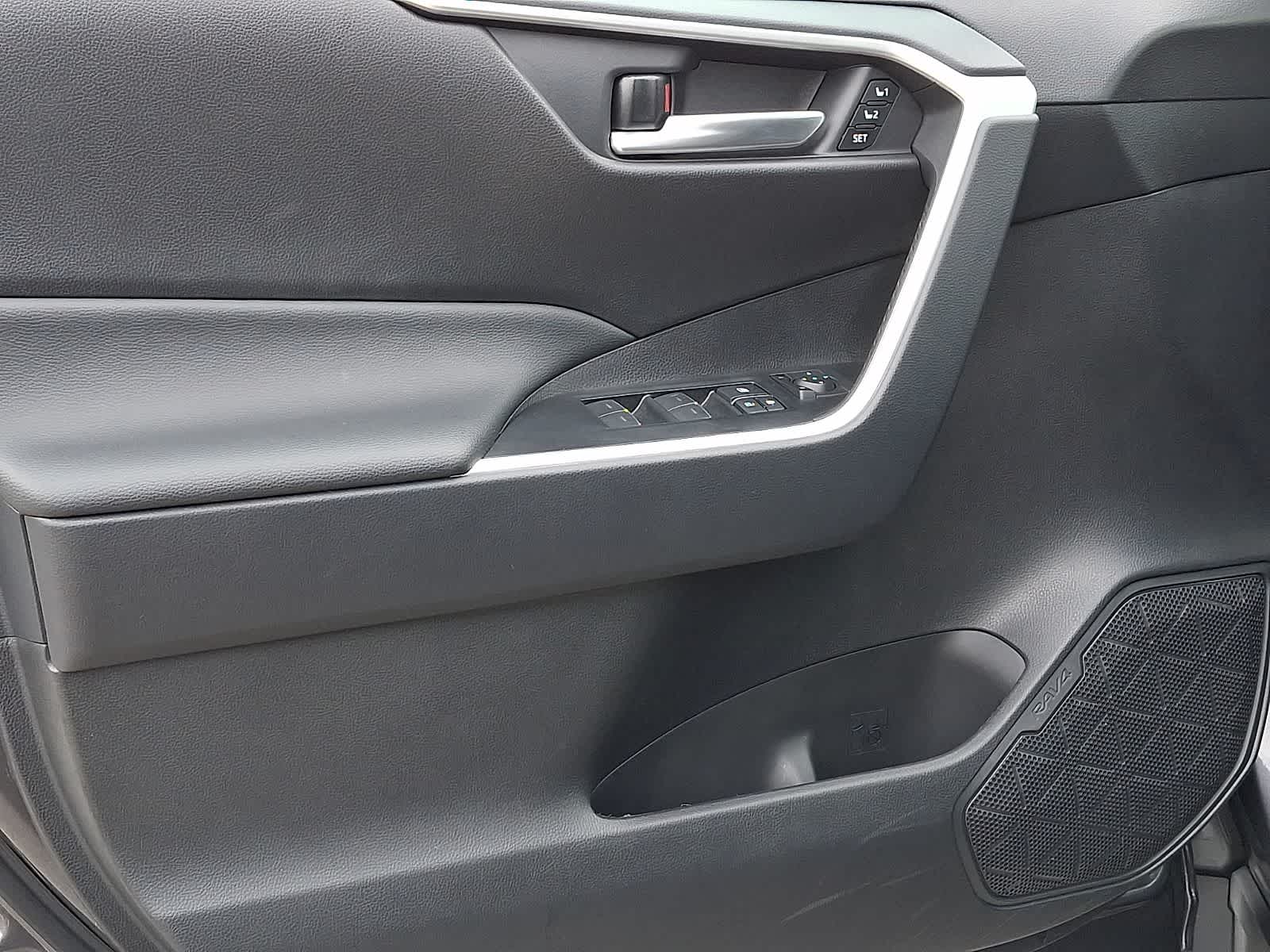 Thumbnail: 2025 Toyota RAV4 - 16