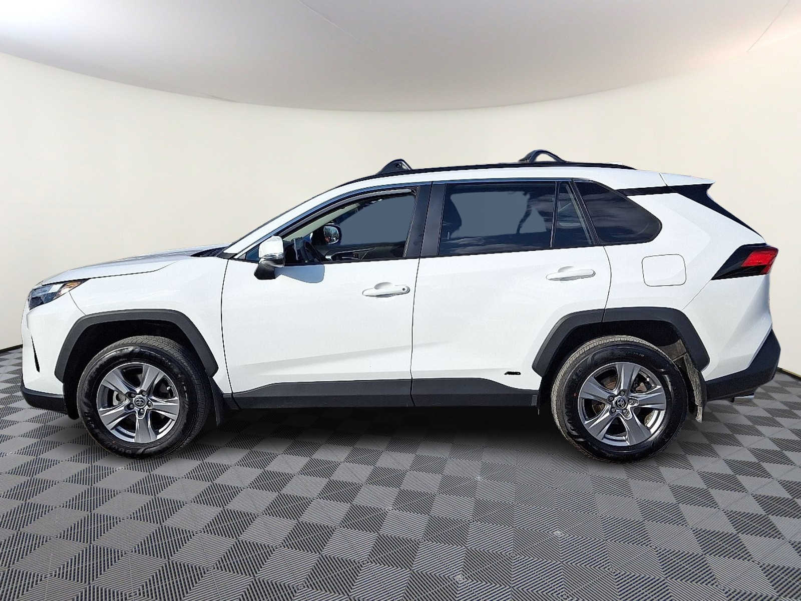 Thumbnail: 2024 Toyota RAV4 - 10