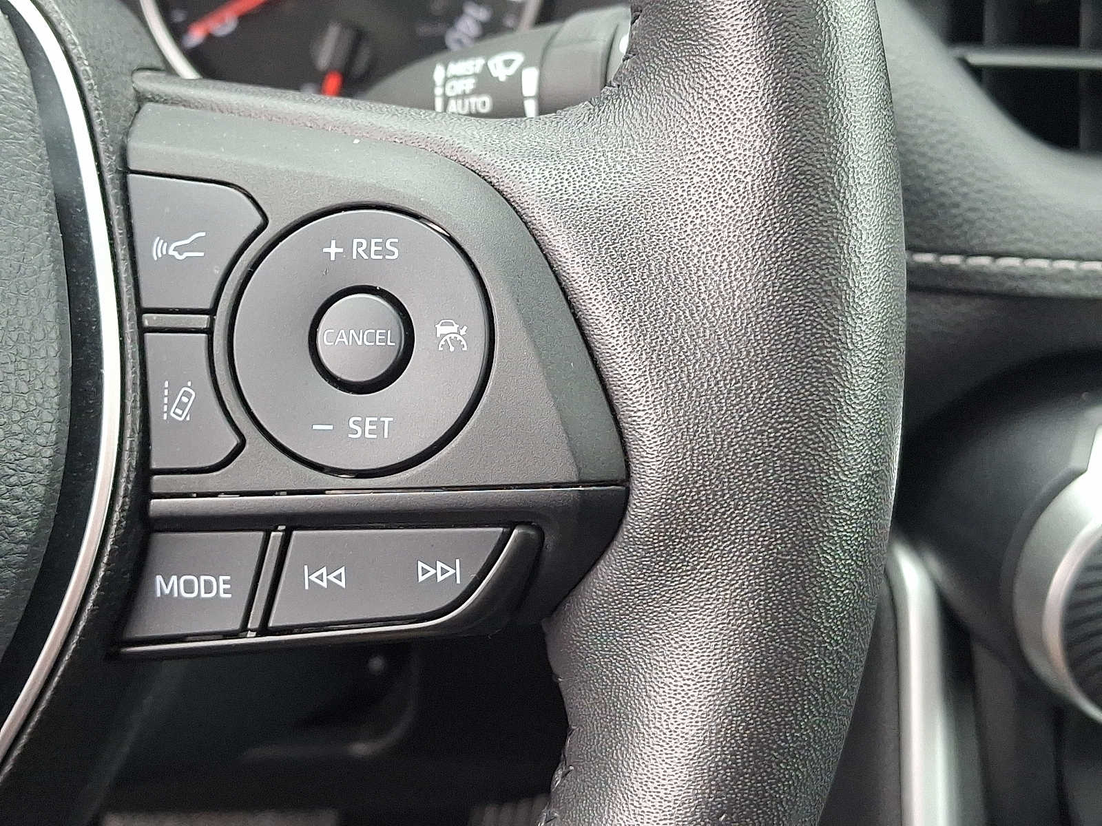 Thumbnail: 2022 Toyota RAV4 - 25
