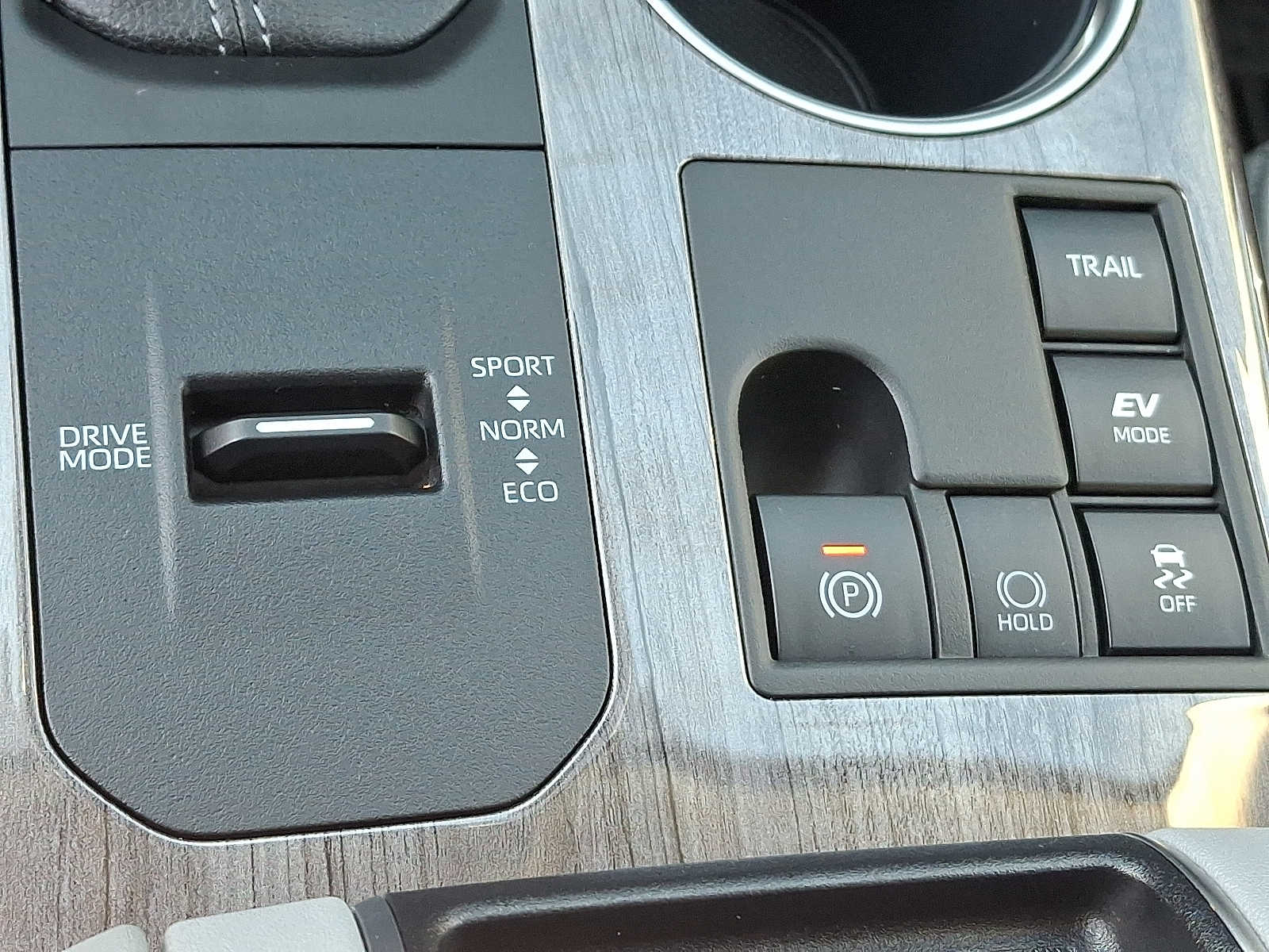 Thumbnail: 2023 Toyota Highlander - 23