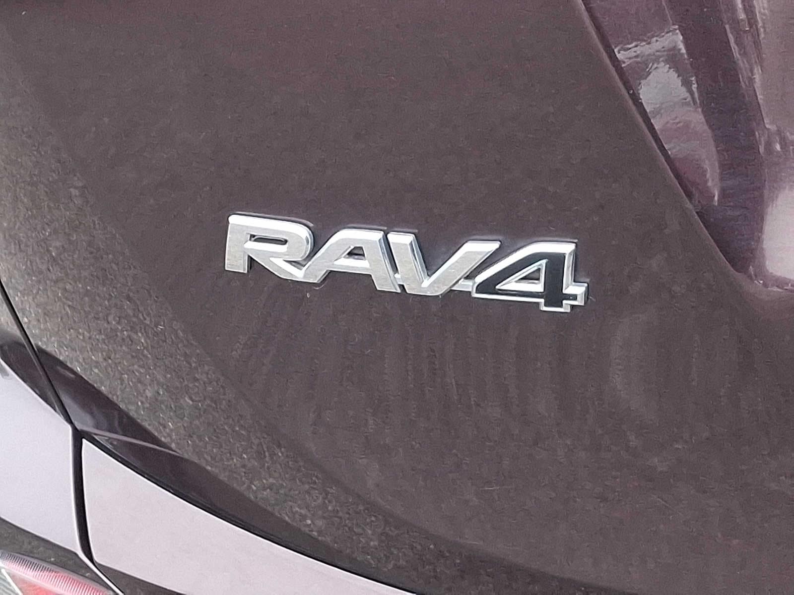 Thumbnail: 2017 Toyota RAV4 - 31