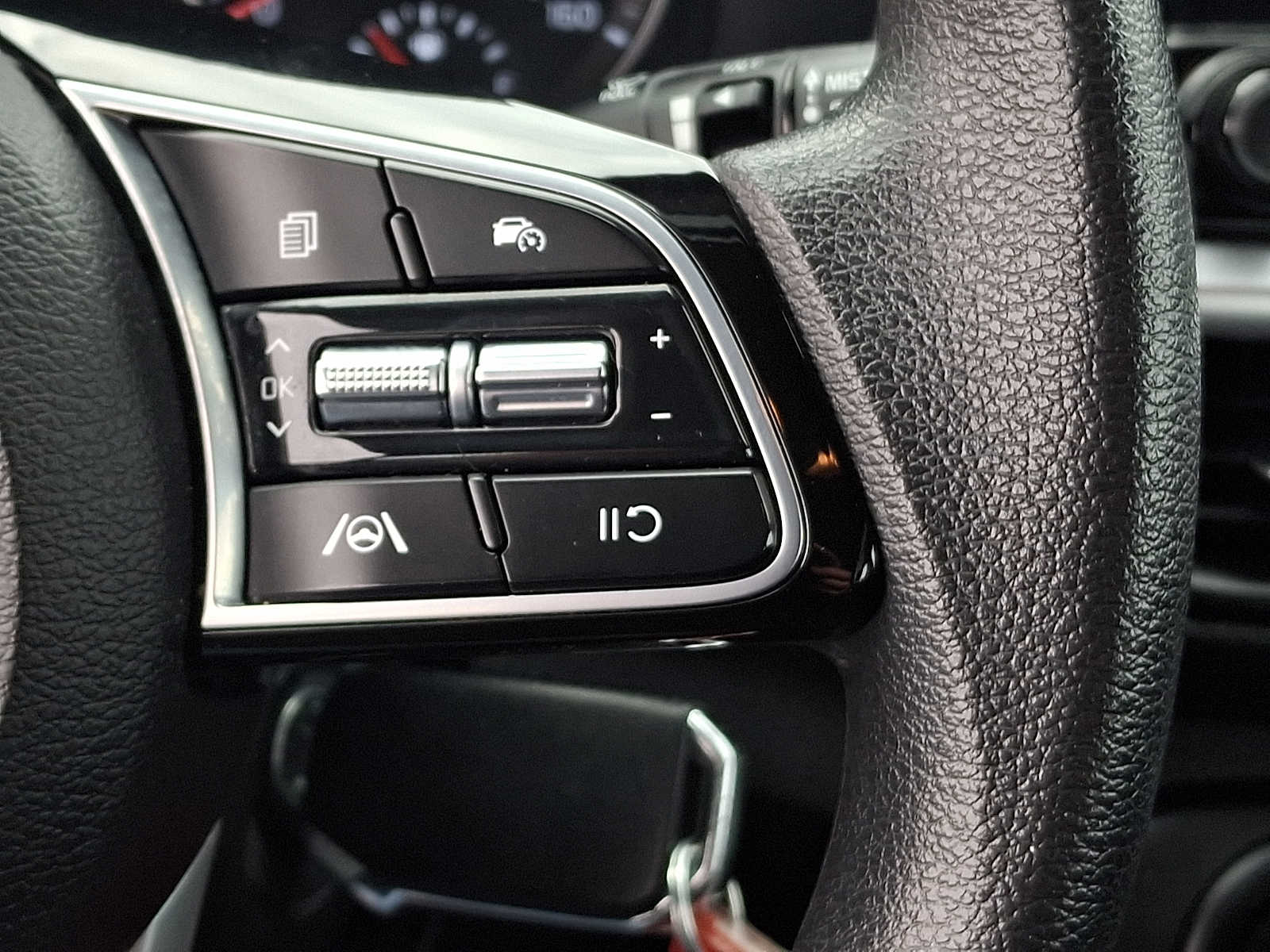 Thumbnail: 2023 Kia Forte - 22