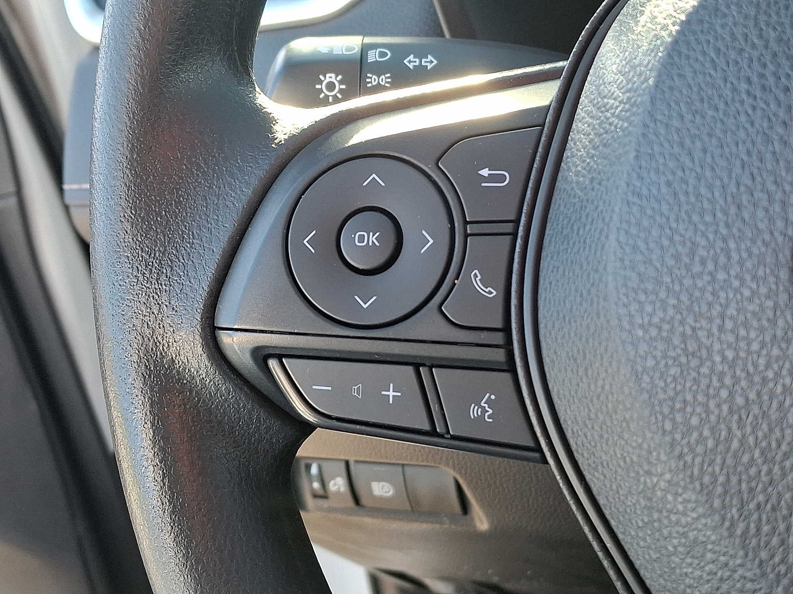 Thumbnail: 2022 Toyota RAV4 - 23