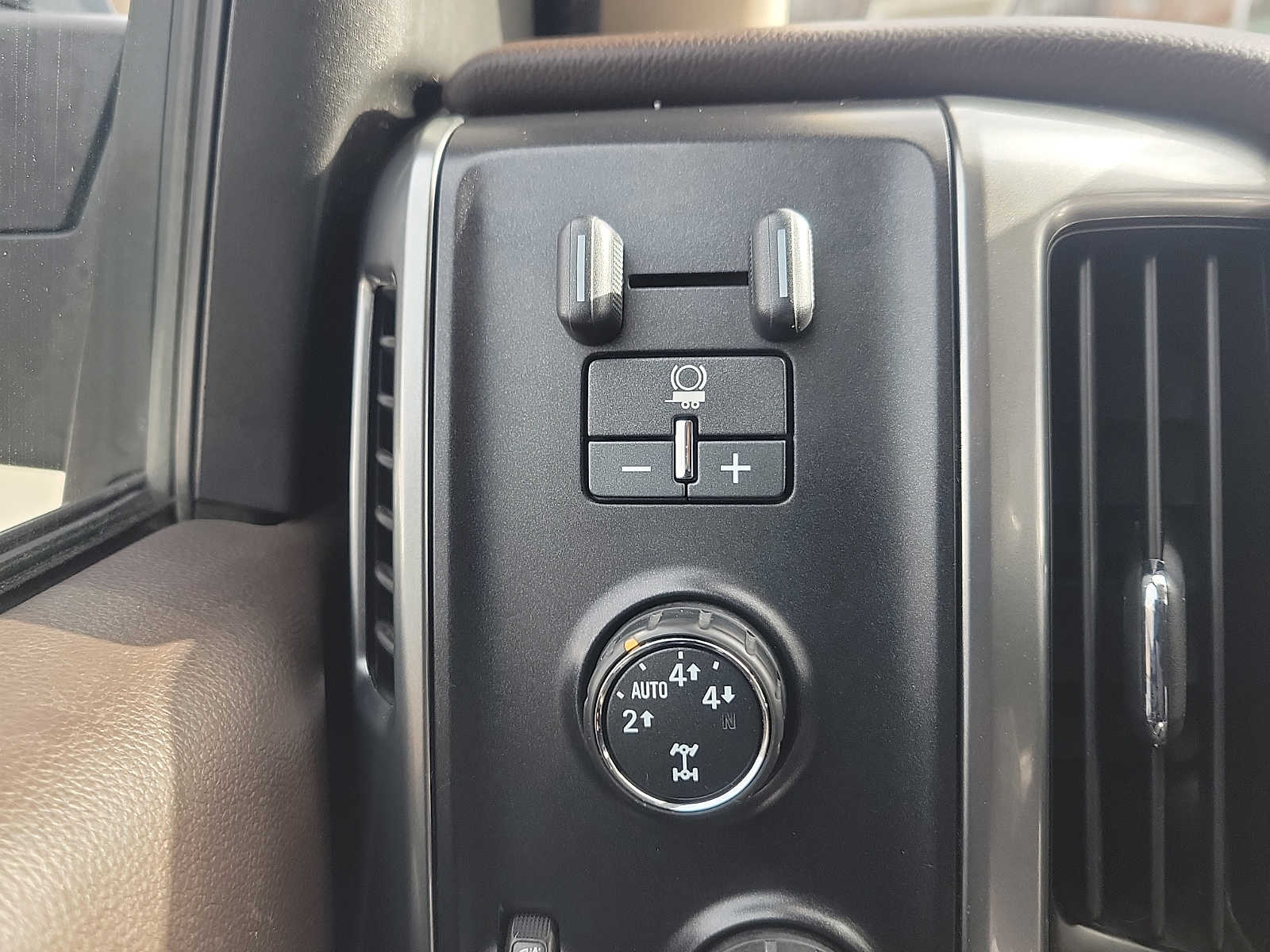 Thumbnail: 2015 Chevrolet Silverado 1500 - 24