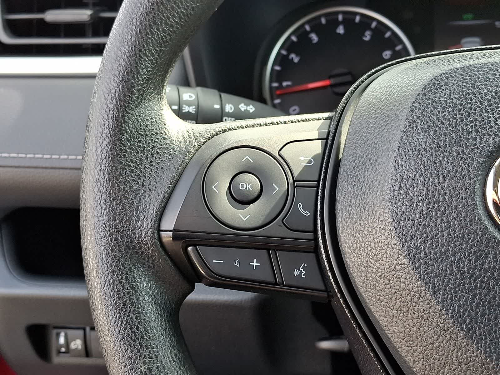 Thumbnail: 2021 Toyota RAV4 - 25