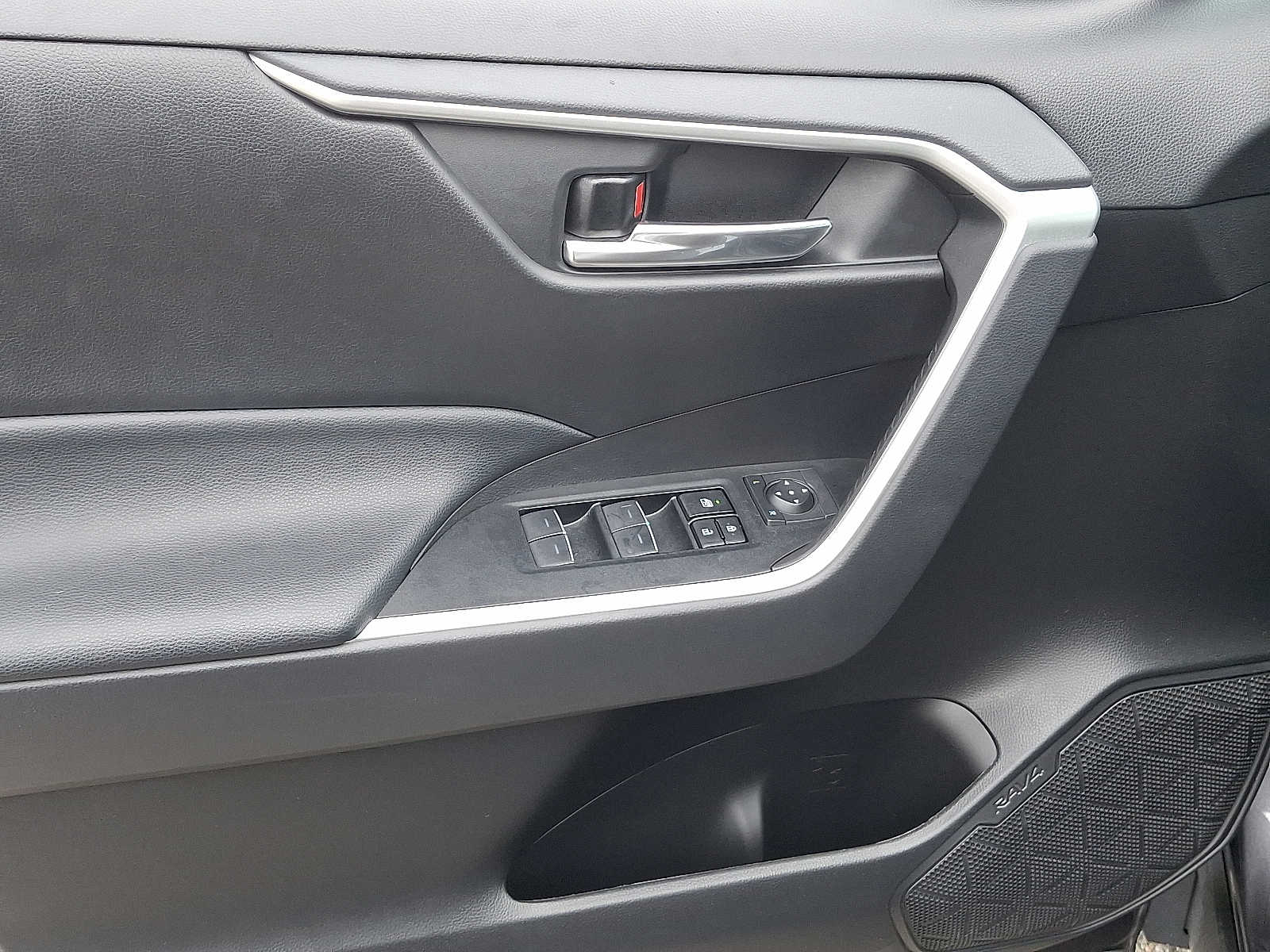 Thumbnail: 2022 Toyota RAV4 - 15