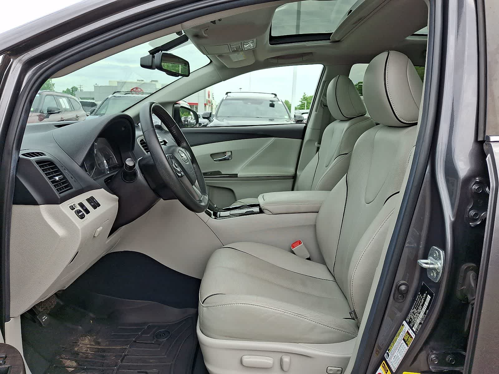 Thumbnail: 2015 Toyota Venza - 16