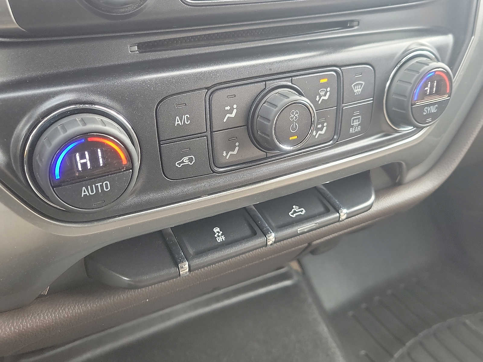 Thumbnail: 2015 Chevrolet Silverado 1500 - 16