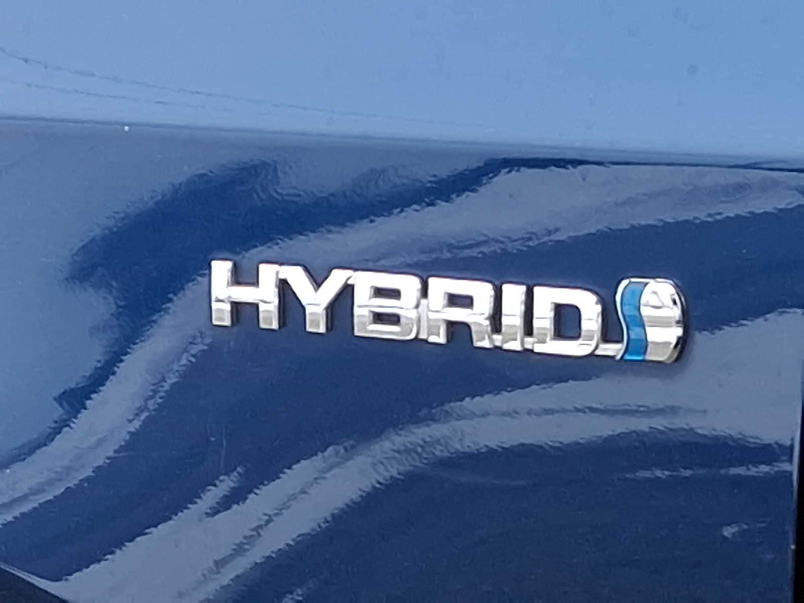 Thumbnail: 2015 Toyota Prius v - 31