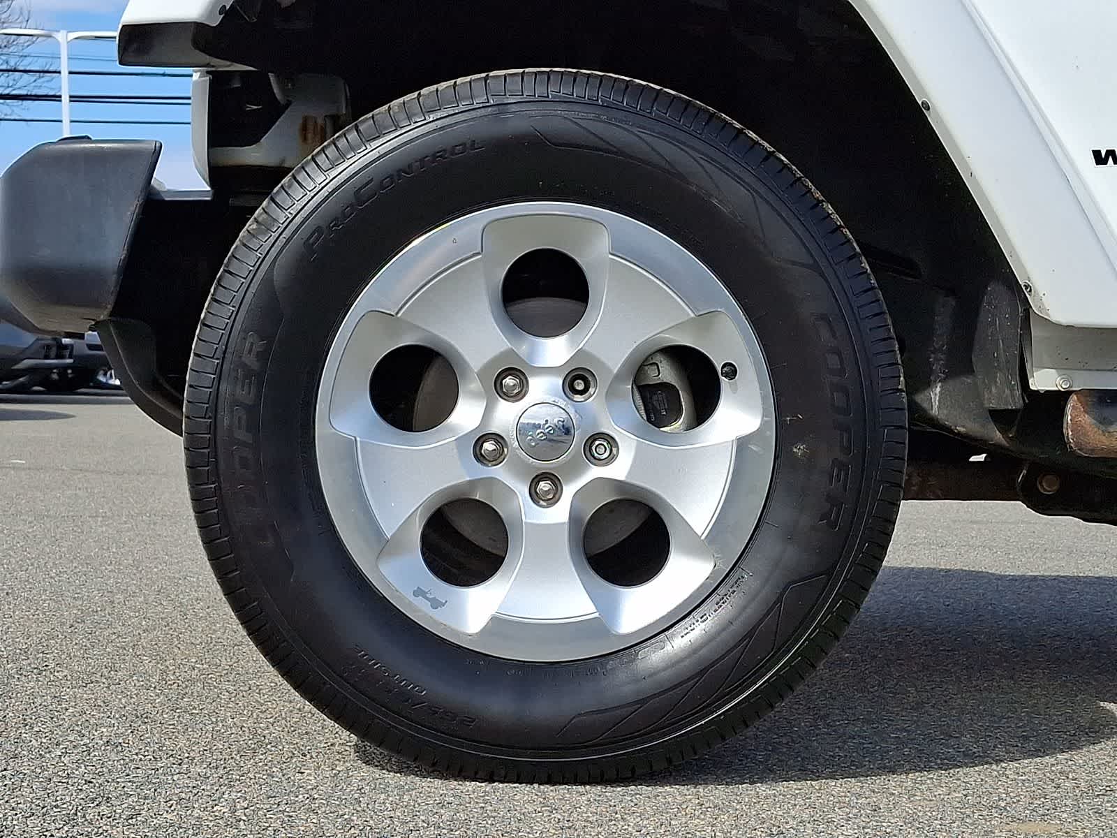 Thumbnail: 2015 Jeep Wrangler - 9