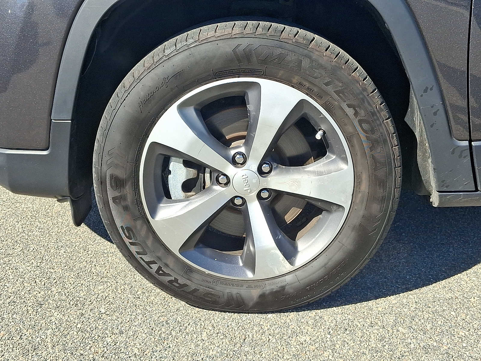 Thumbnail: 2022 Jeep Cherokee - 9