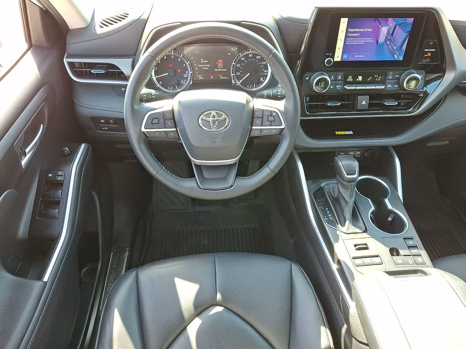 Thumbnail: 2023 Toyota Highlander - 15