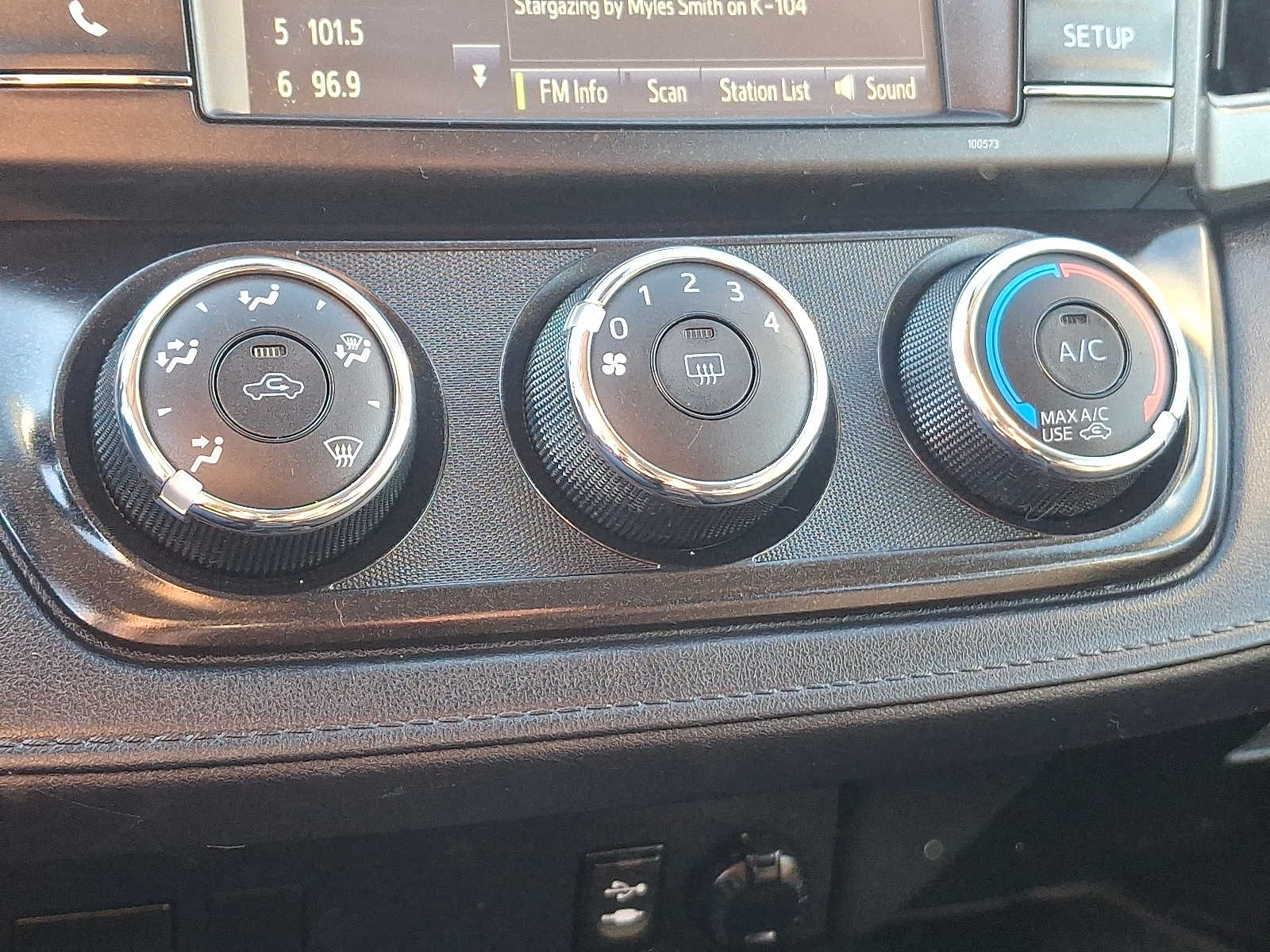 Thumbnail: 2018 Toyota RAV4 - 17