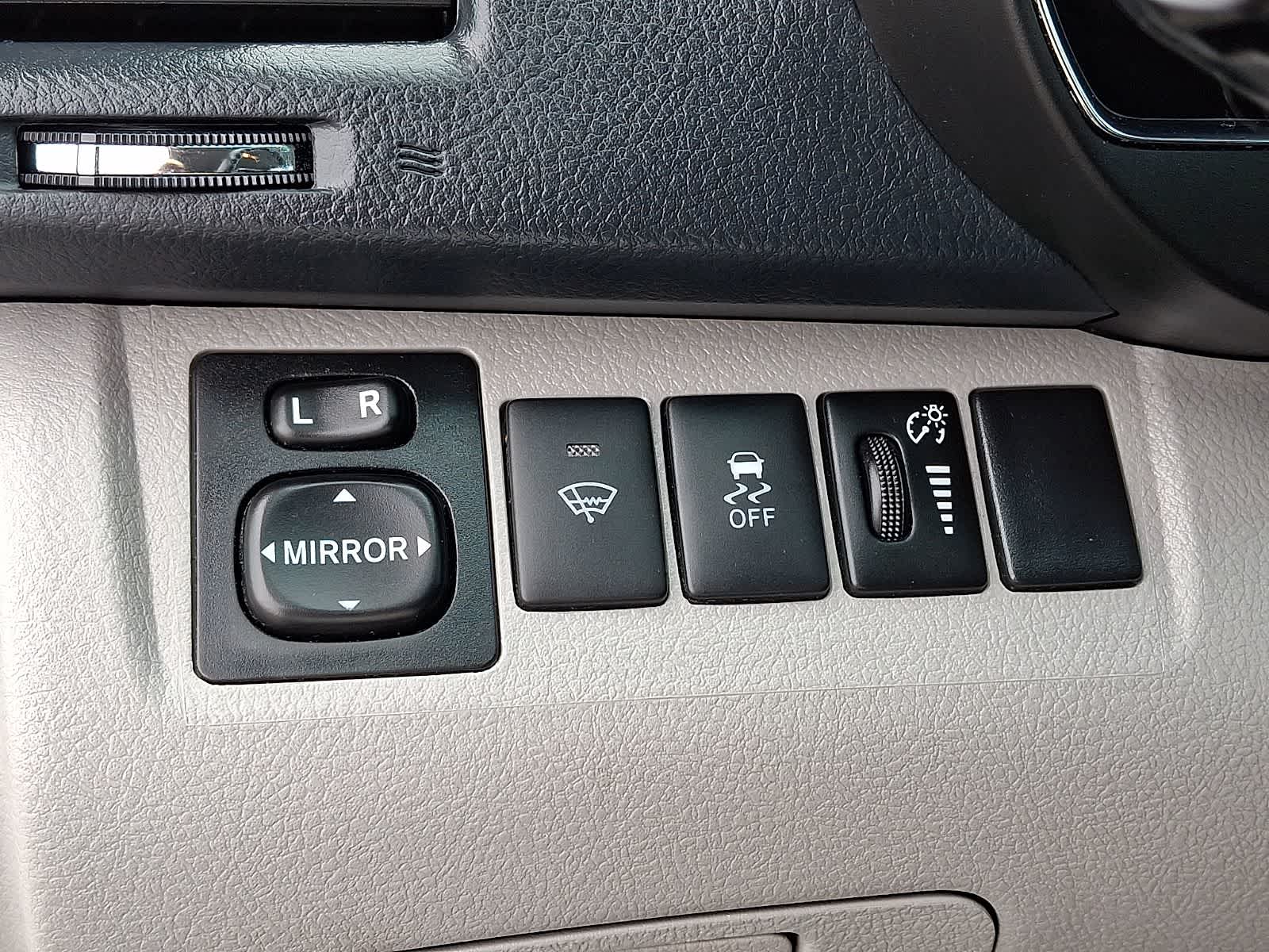 Thumbnail: 2013 Toyota Highlander - 26