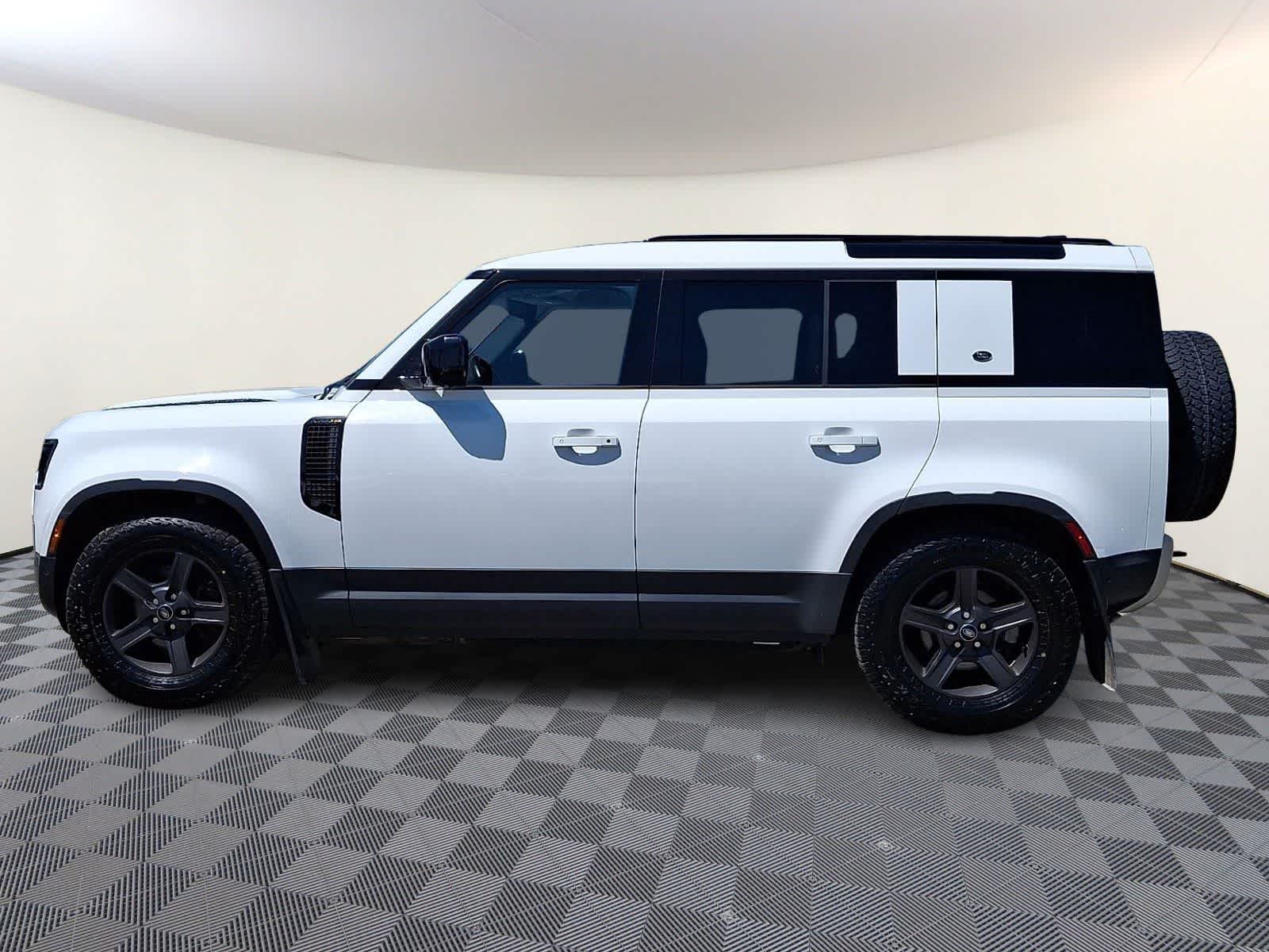 Thumbnail: 2022 Land Rover Defender - 8