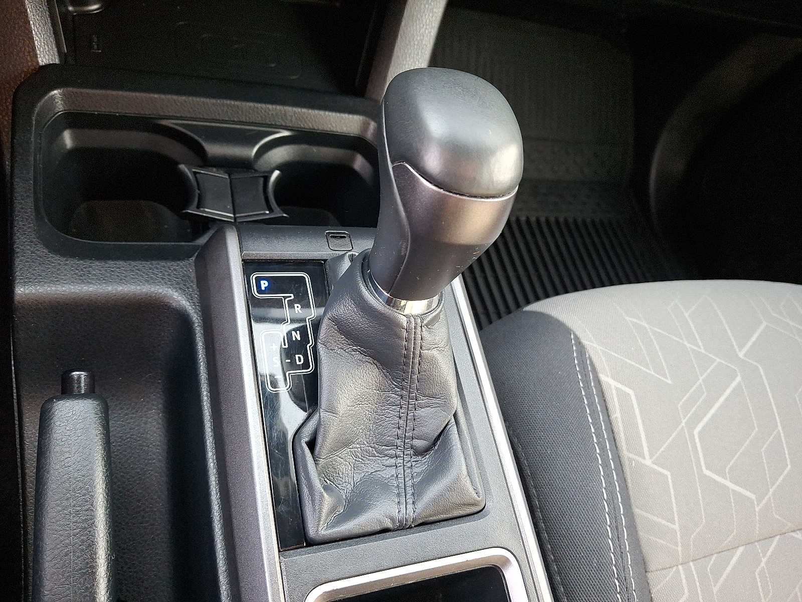 Thumbnail: 2022 Toyota Tacoma - 17