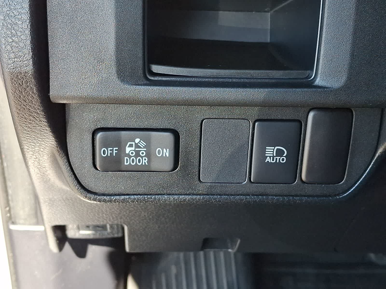 Thumbnail: 2018 Toyota Tacoma - 28