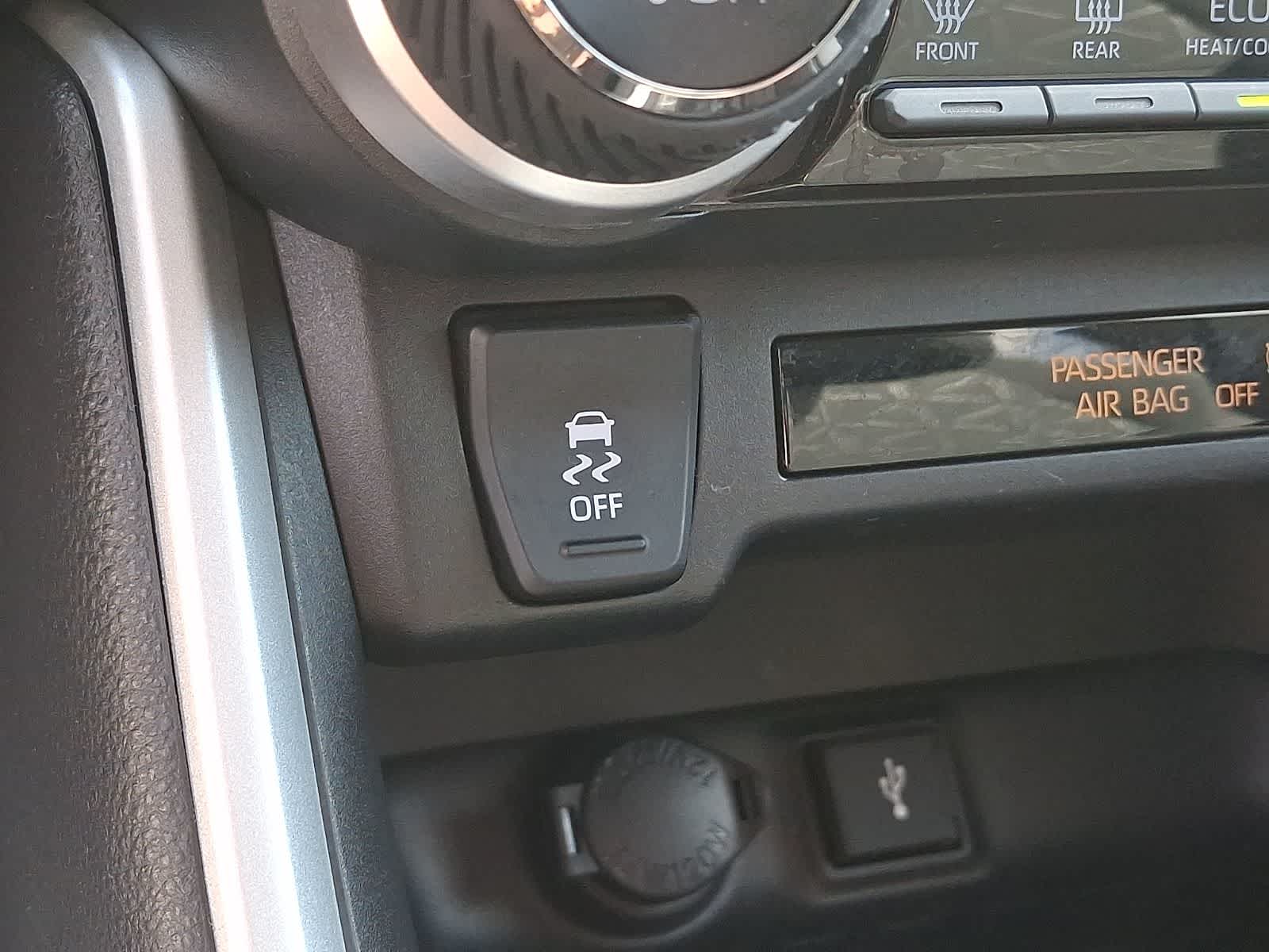 Thumbnail: 2021 Toyota RAV4 - 29