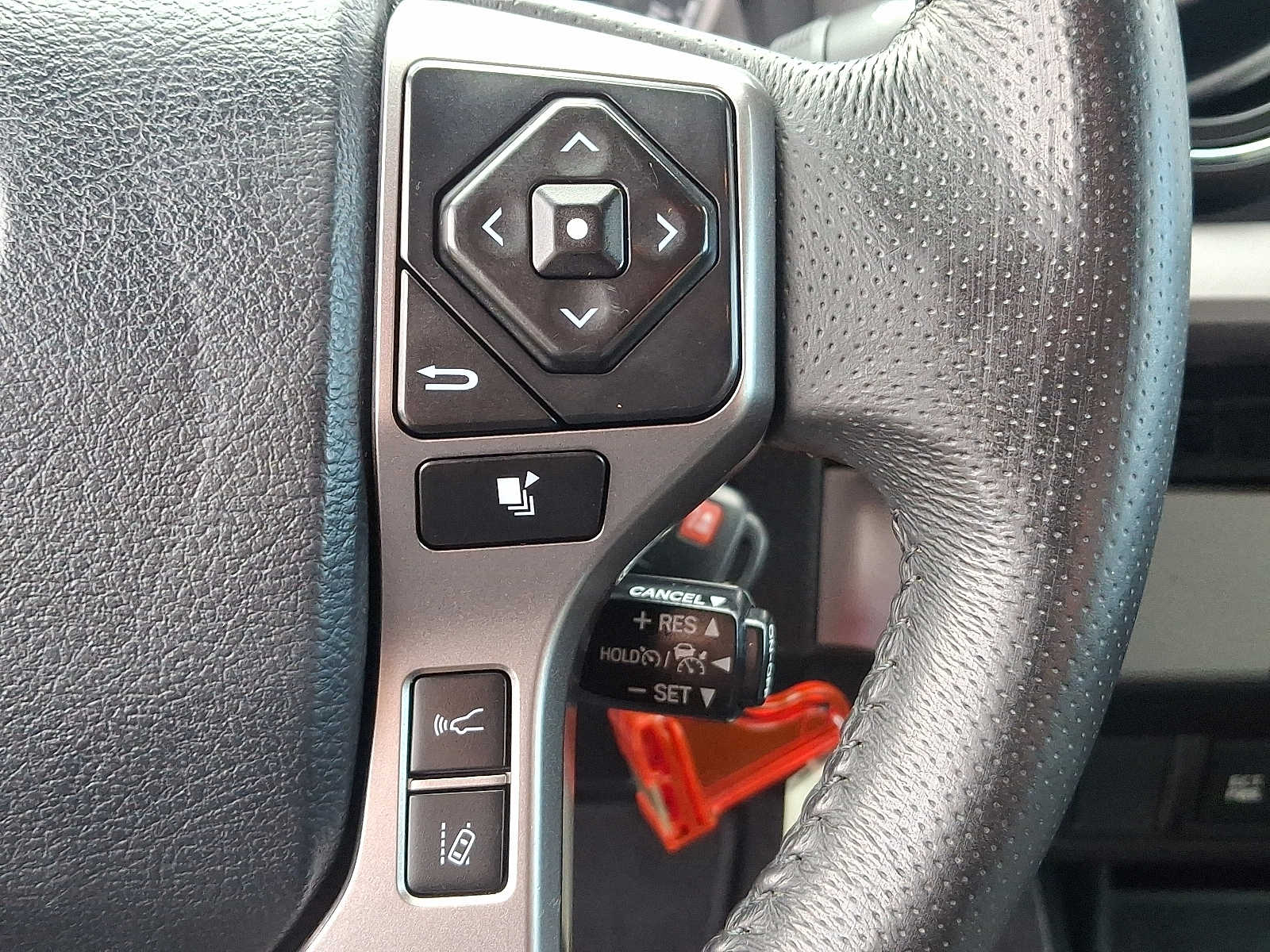 Thumbnail: 2018 Toyota Tacoma - 20