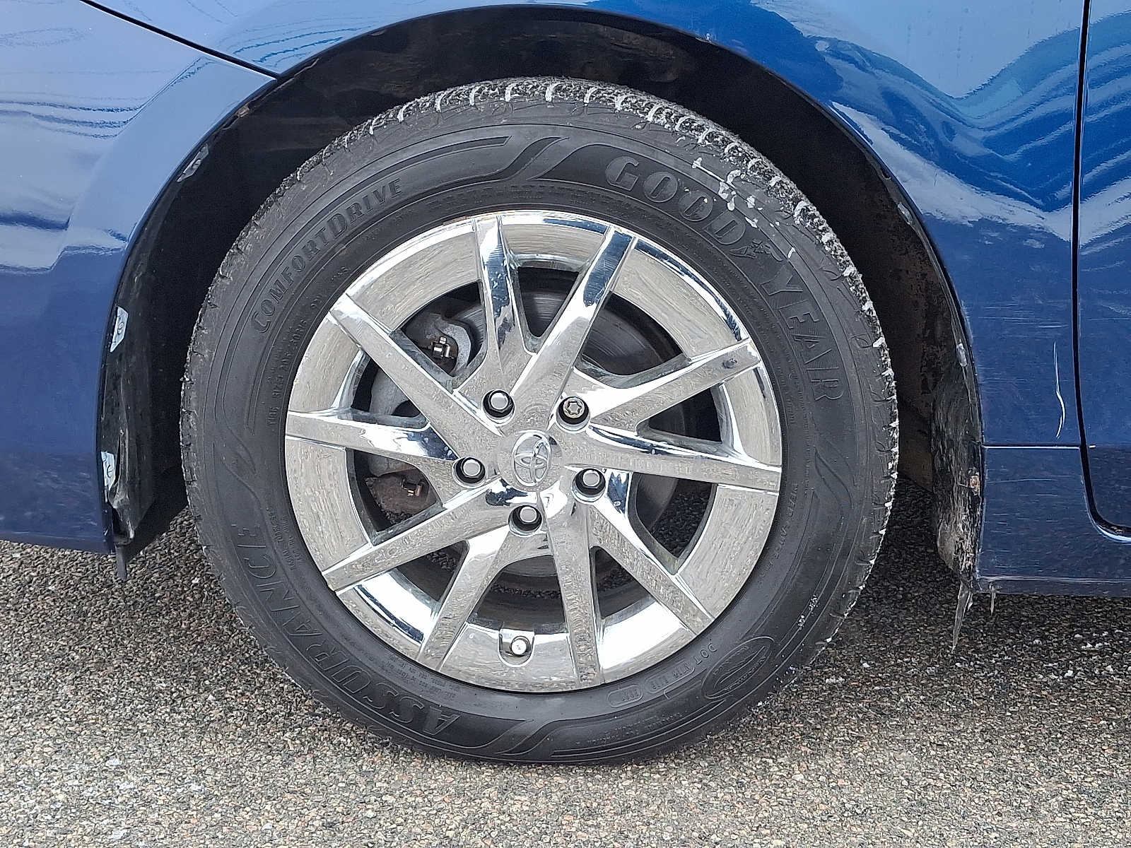 Thumbnail: 2015 Toyota Prius v - 10