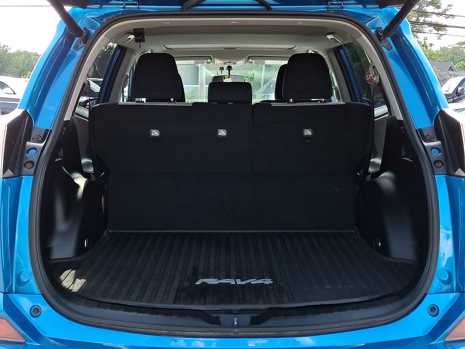 Thumbnail: 2016 Toyota RAV4 - 31