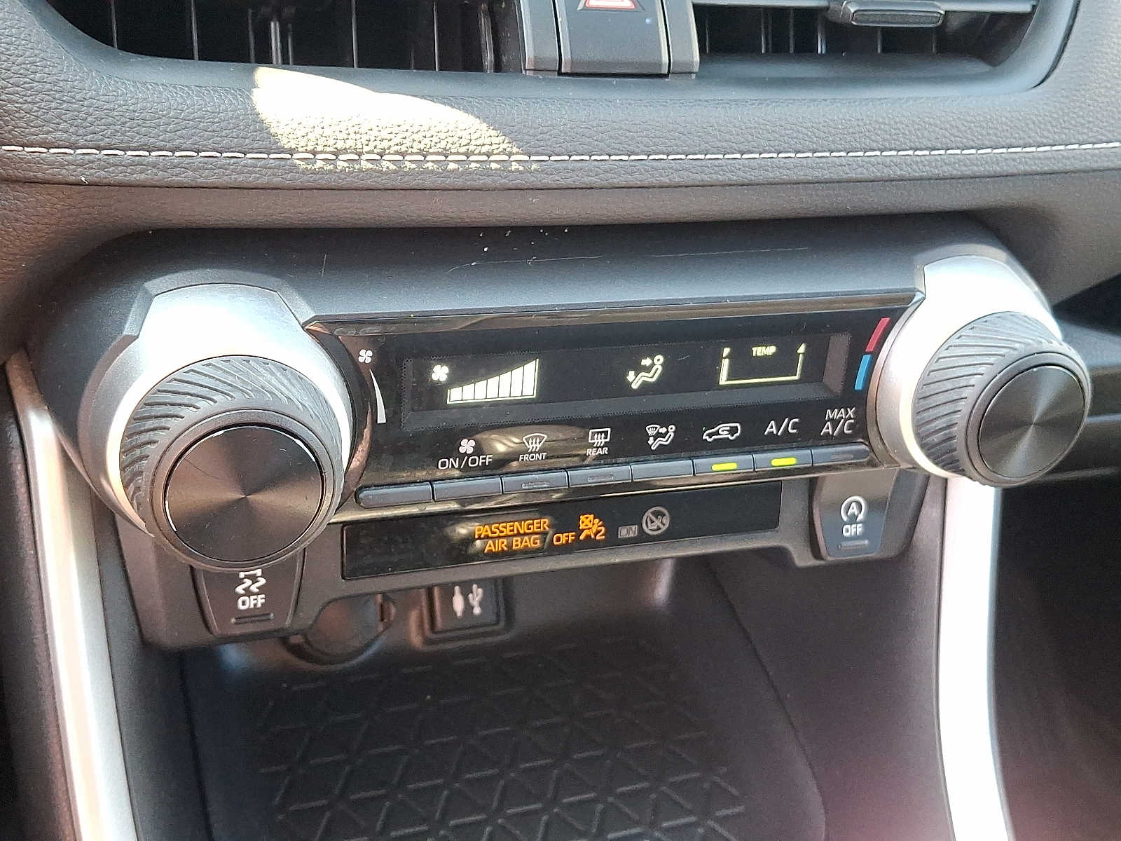 Thumbnail: 2019 Toyota RAV4 - 18